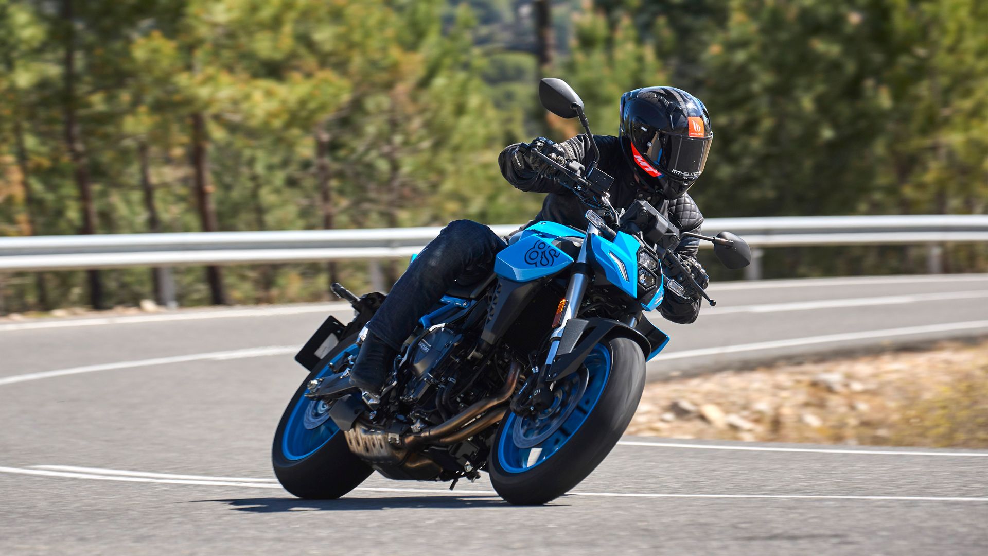 Suzuki GSX 8S 2023 Accion (1)