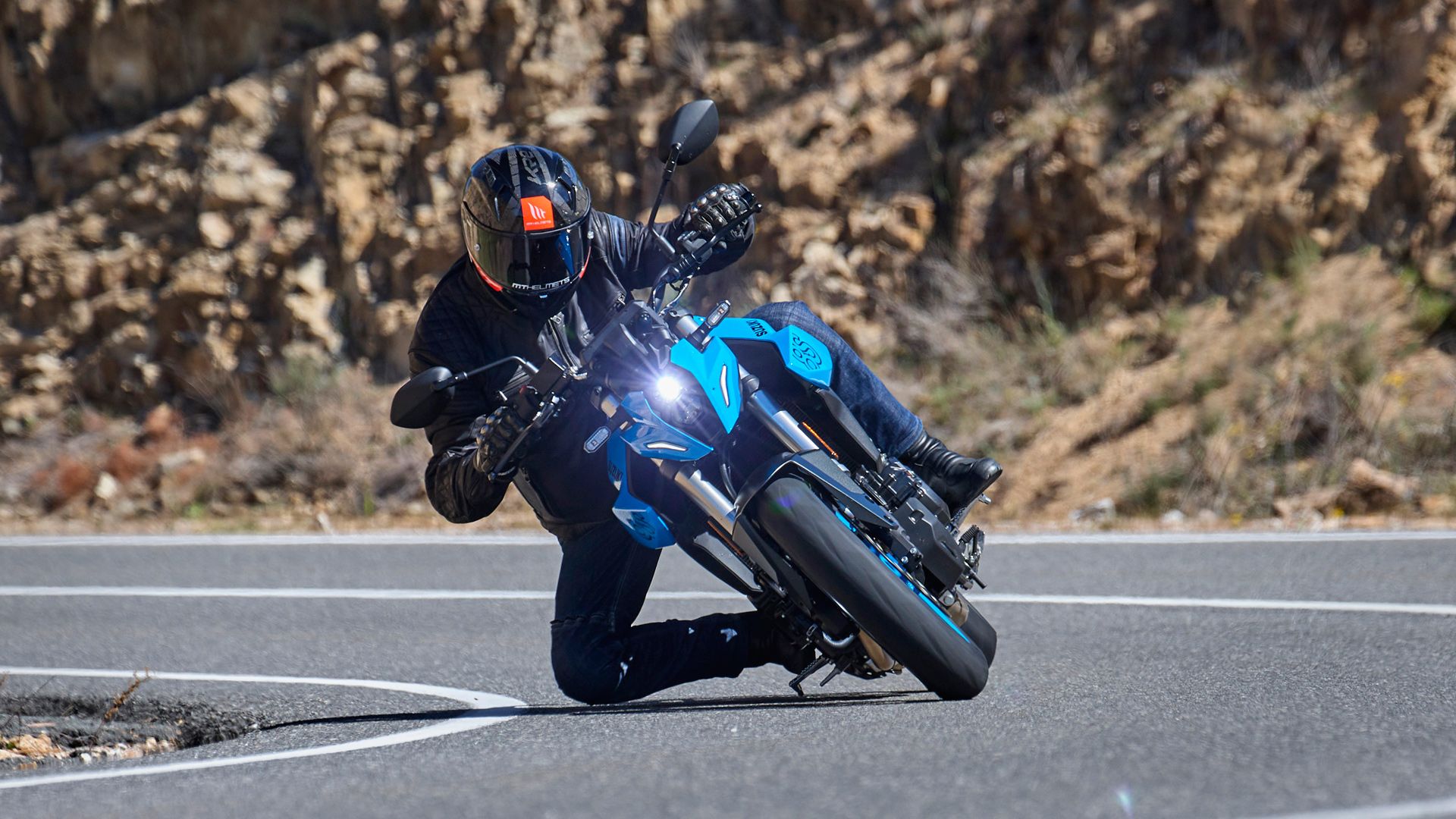 Suzuki GSX 8S 2023 Accion (7)