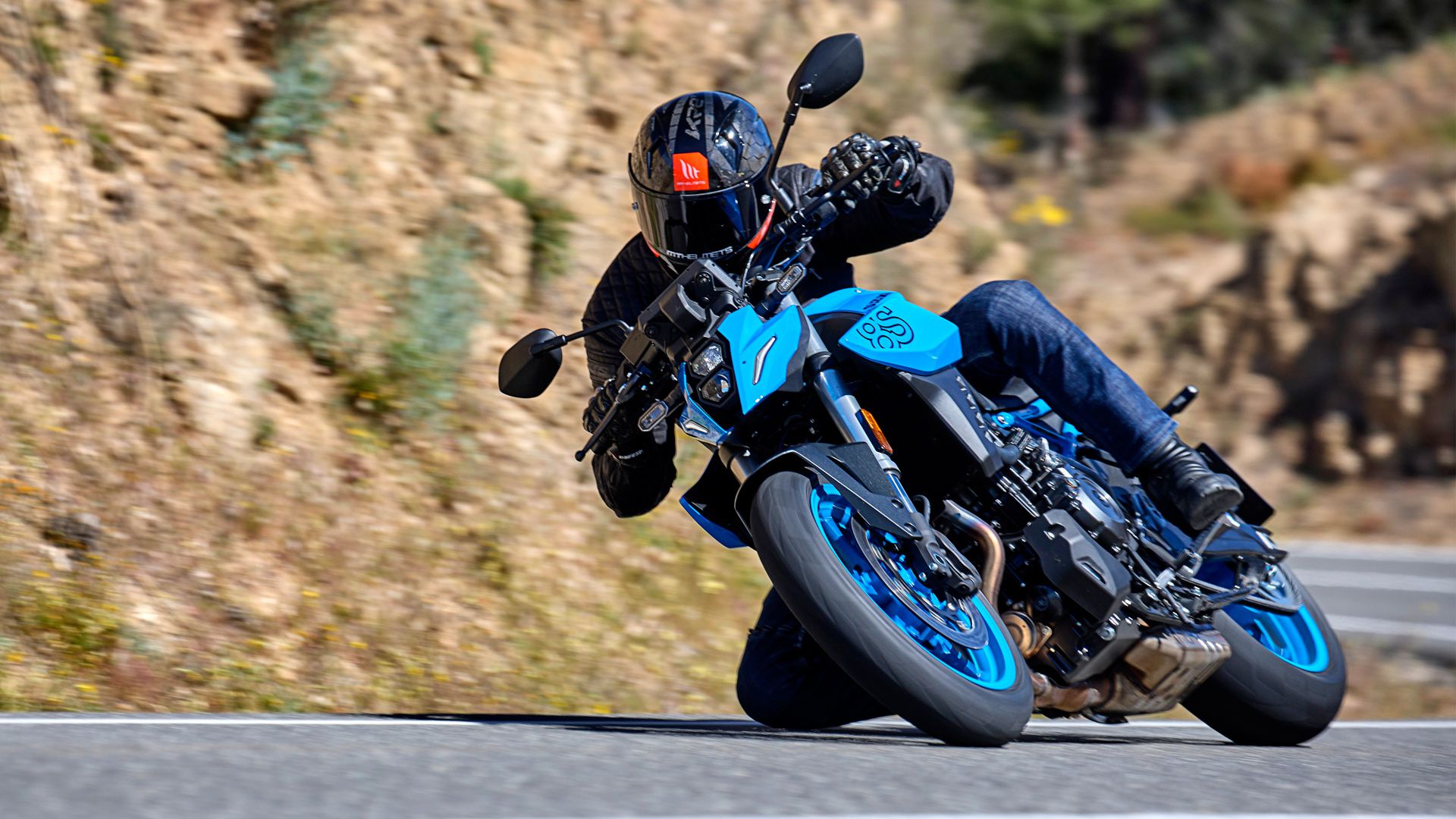 Suzuki GSX 8S 2023 Accion (9)