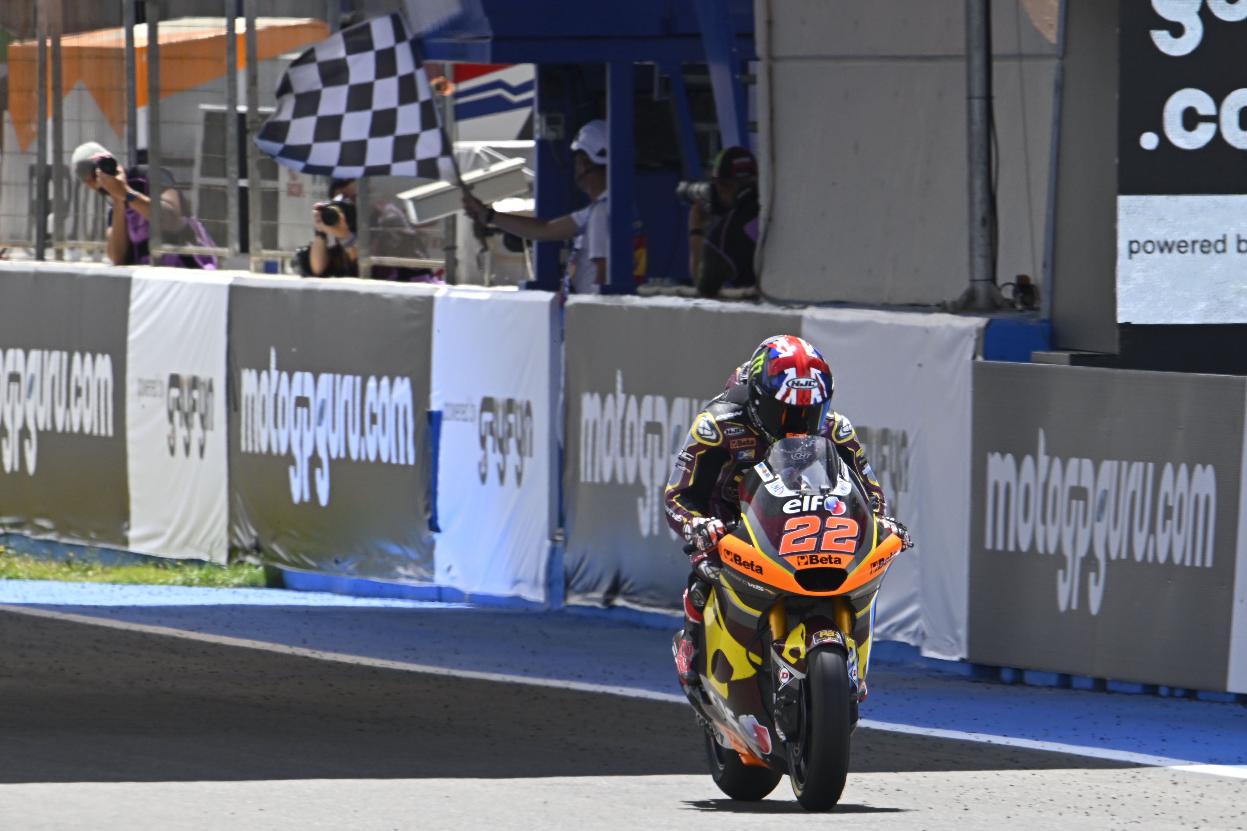 Sam Lowes celebra la victoria en Jerez. 