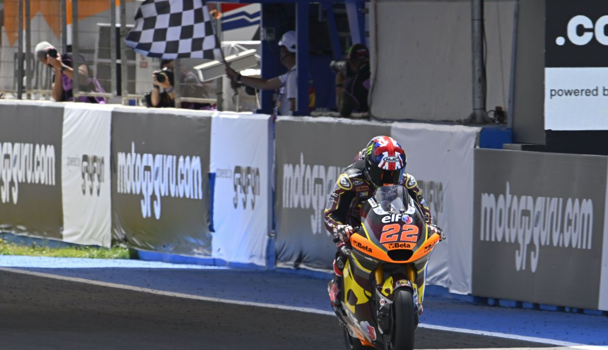 Sam Lowes celebra la victoria en Jerez. 