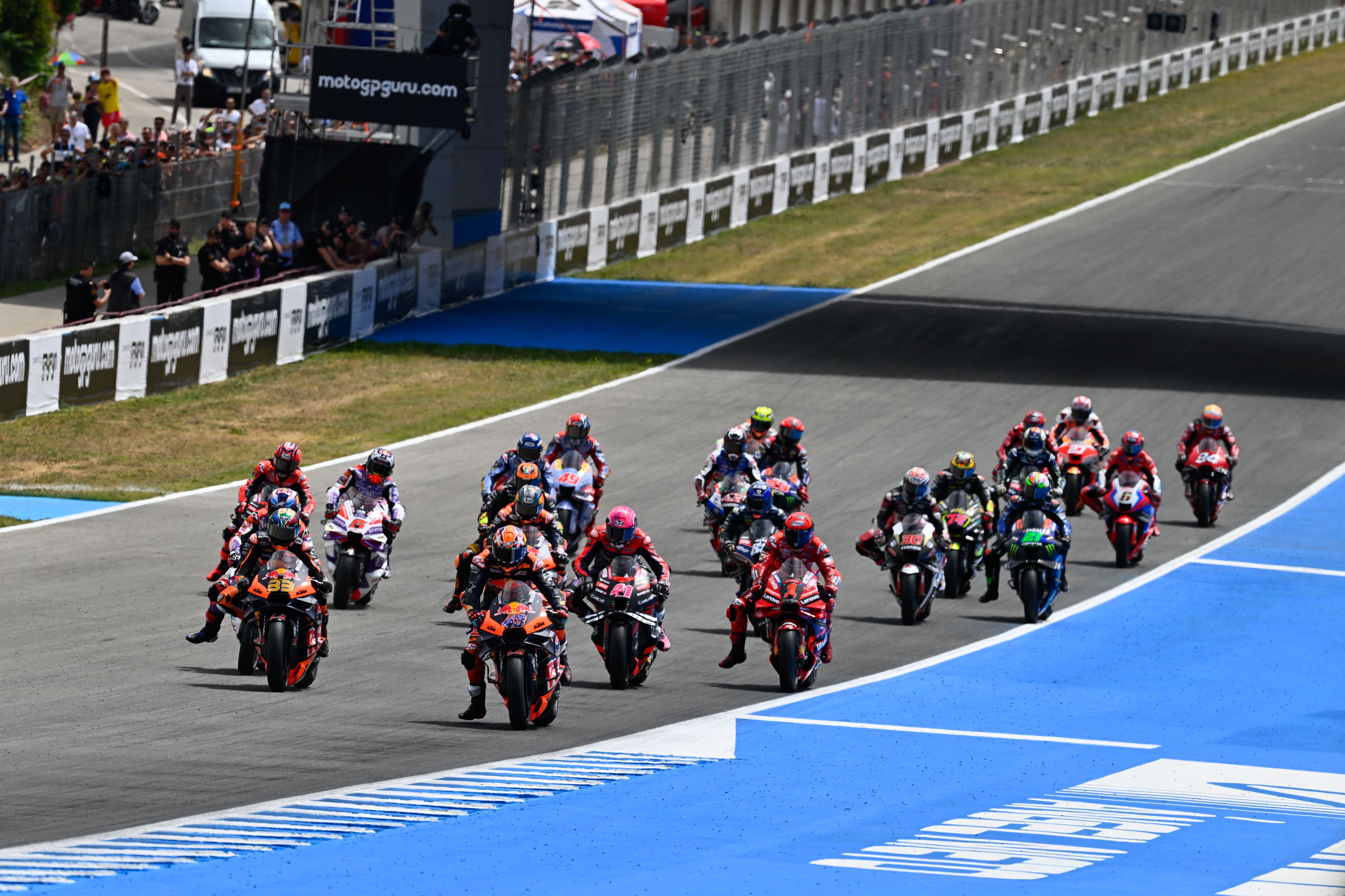 Las salidas son la asignatura pendiente de las Aprilia. 