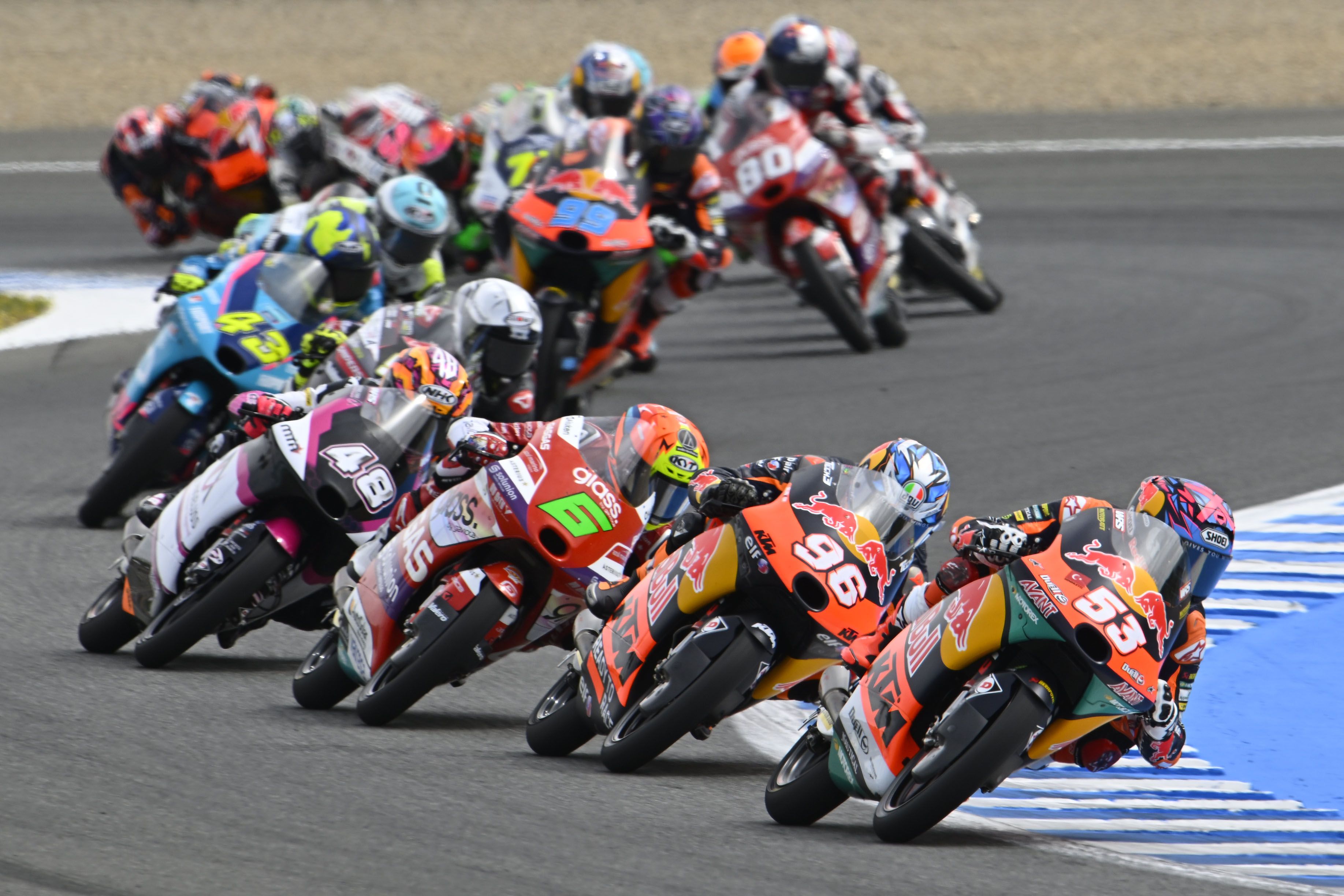 Deniz Oncu comanda ante Dani Holgado, Ryusei Yamanaka e Iván Ortolá, Moto3 Jerez 2023