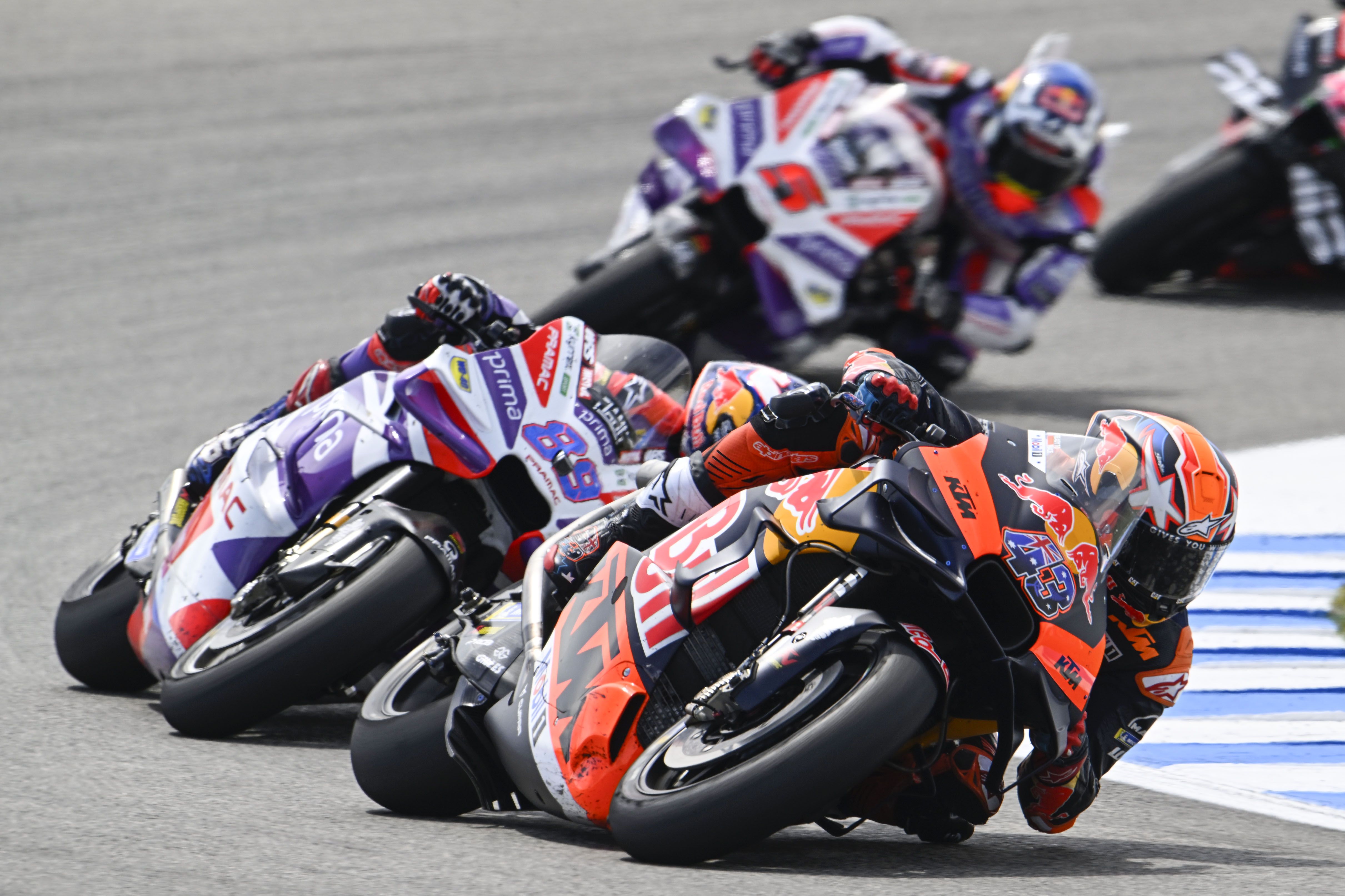 Jack Miller seguido por Jorge Martín y Johann Zarco, MotoGP Jerez 2023