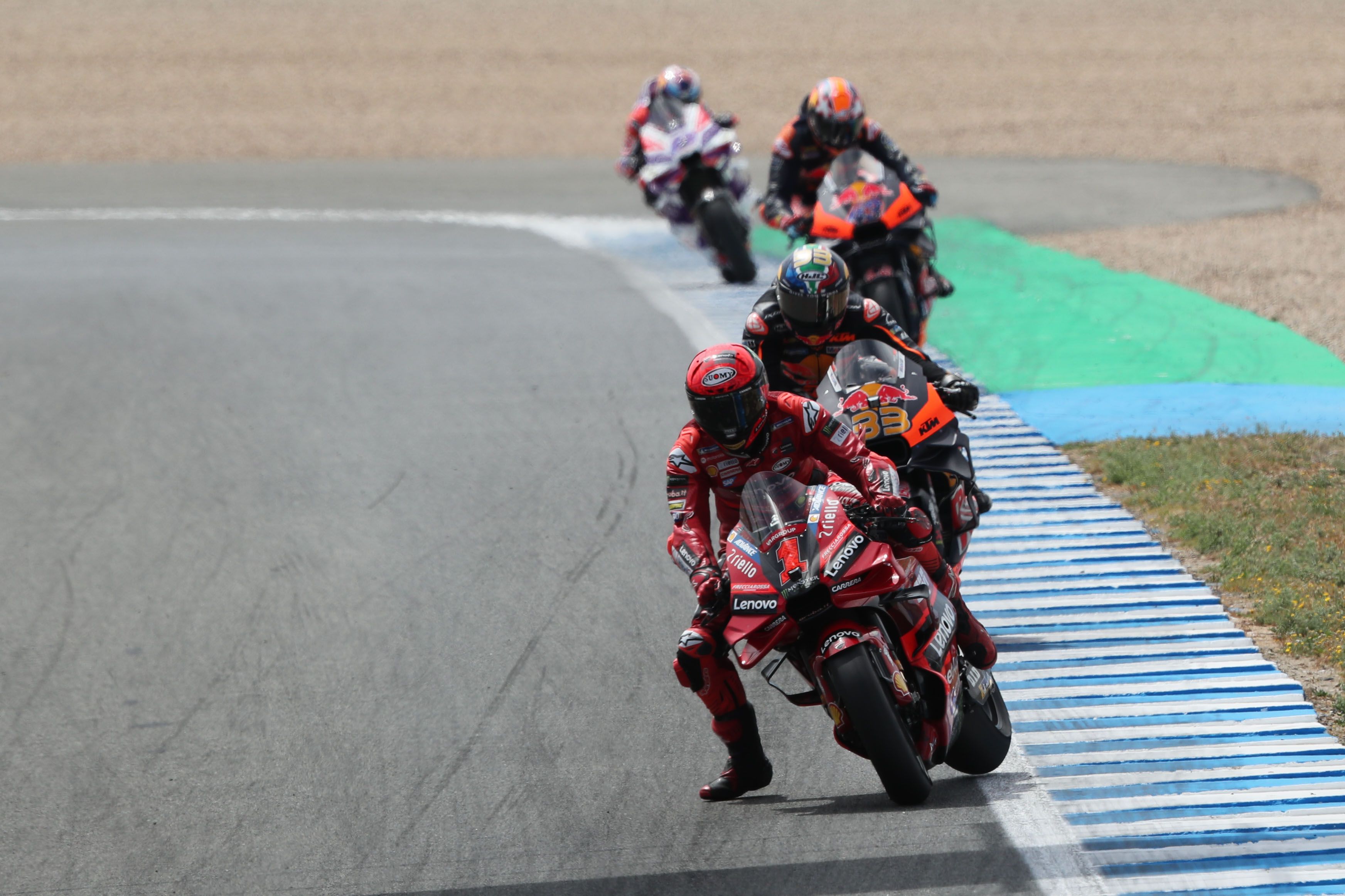 Pecco Bagnaia comanda ante Brad Binder seguidos por Jack Miller y Jorge Martín, MotoGP Jerez 2023