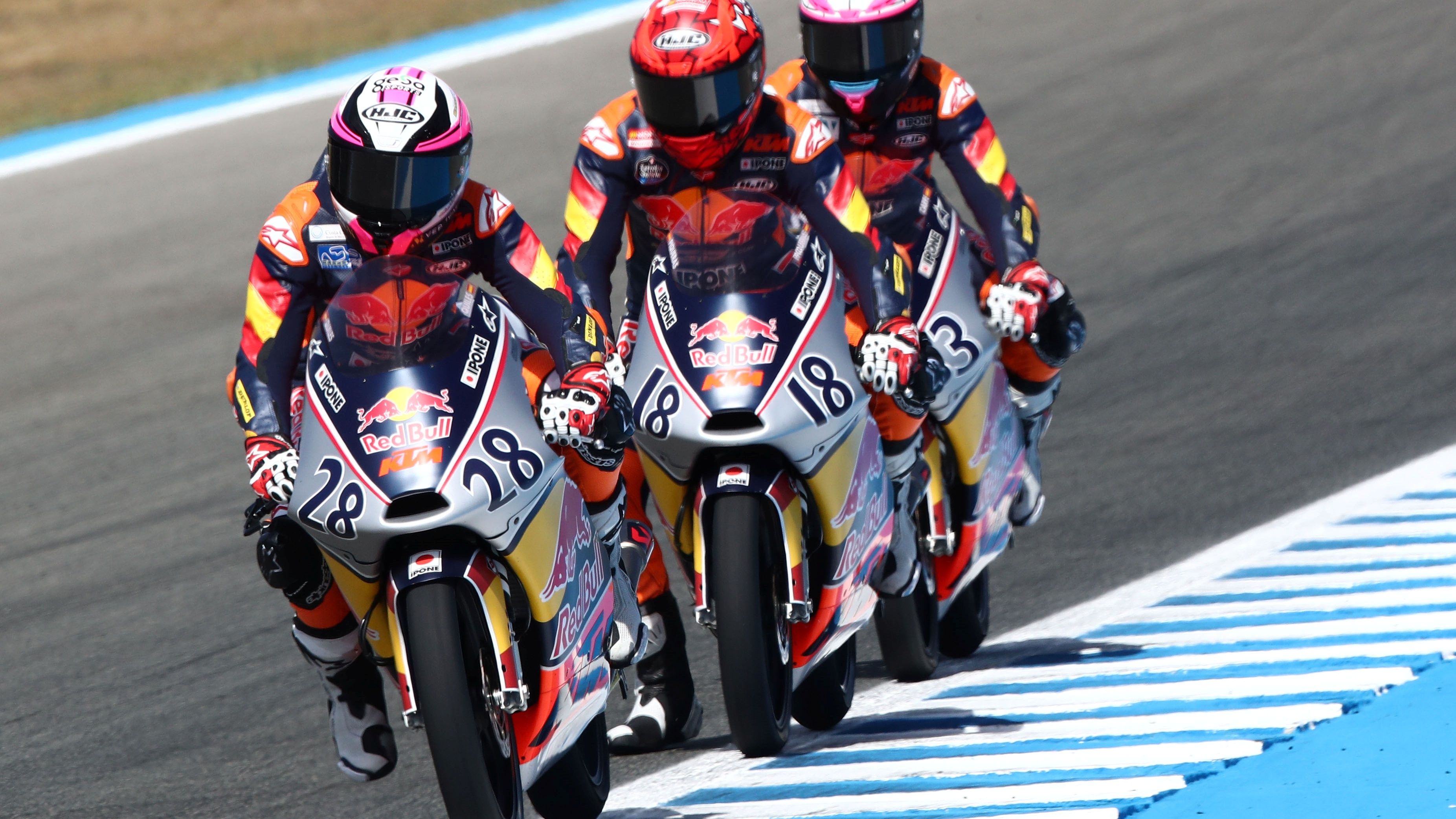 Máximo Quiles, Ángel Piqueras y Álvaro Carpe en la cita de Jerez de la MotoGP Rookies Cup 2023