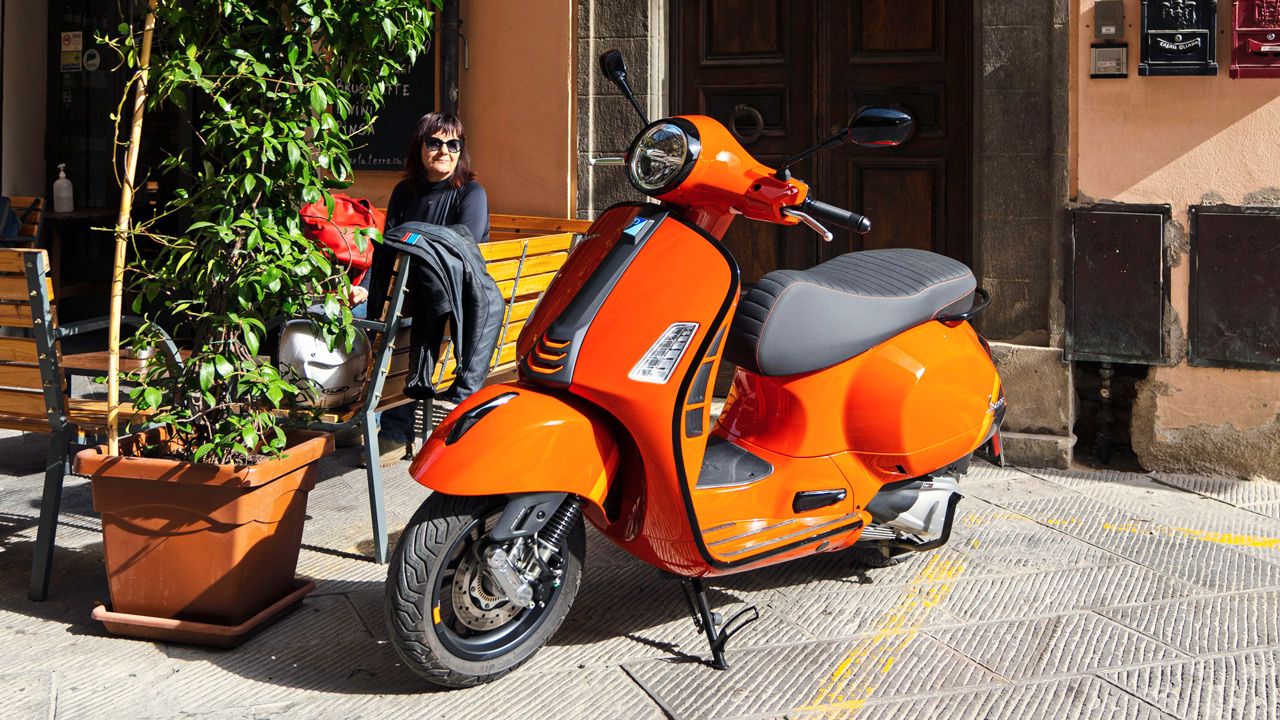 Vespa GTS 300 2023 (1)