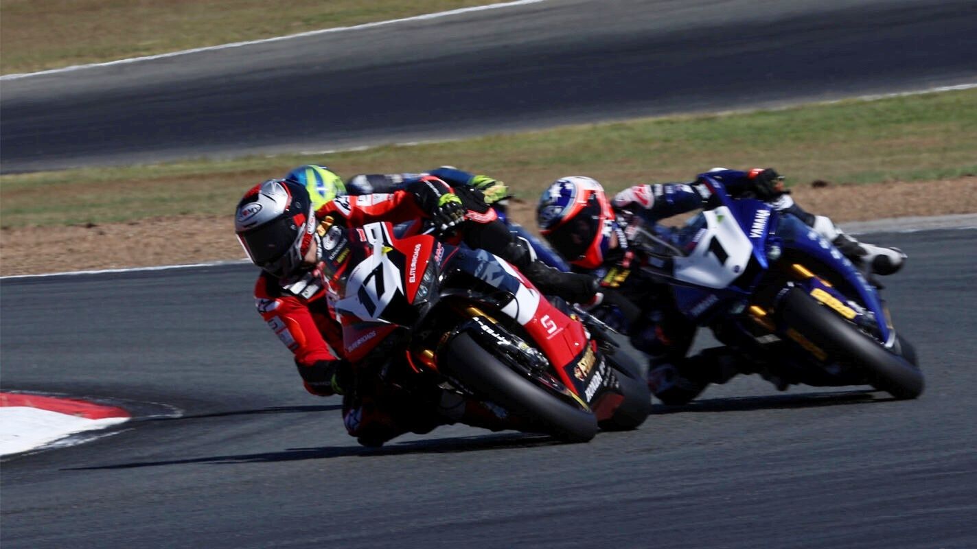 Troy Herfoss comanda en Queensland por delante de Mike Jones