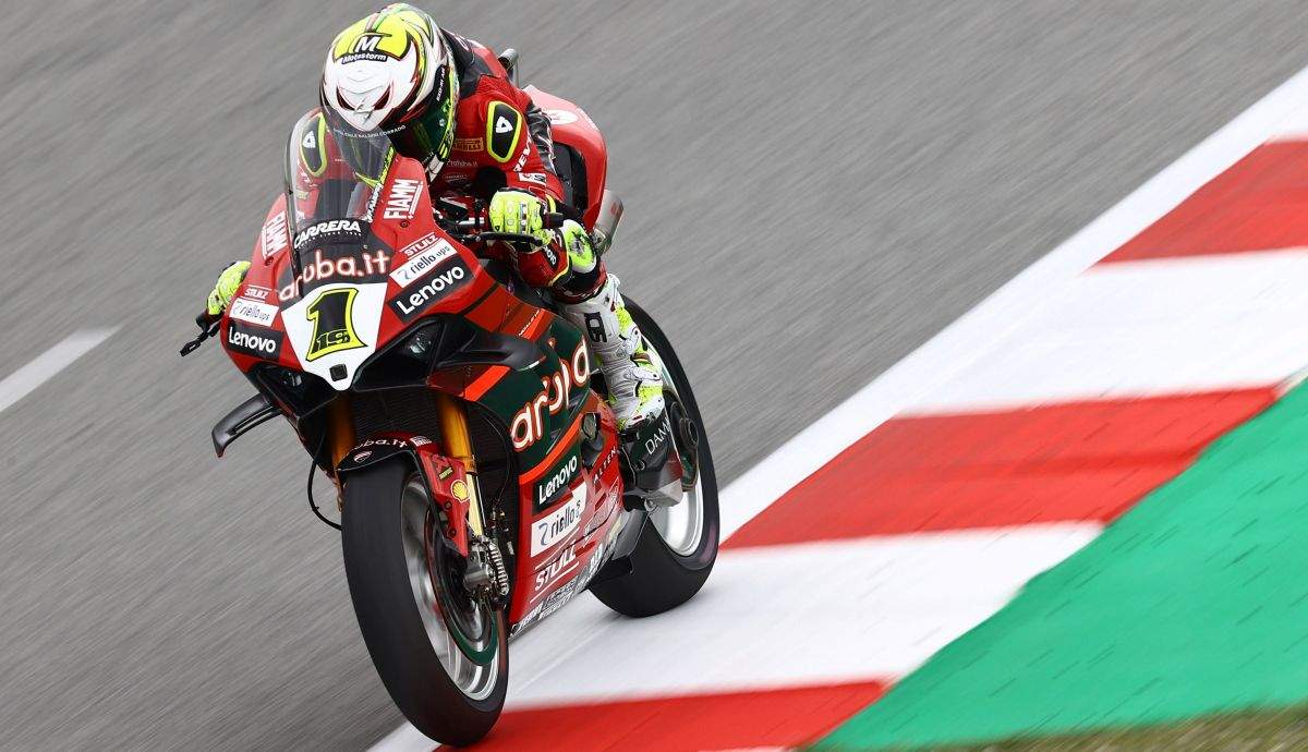 Triplete de Bautista y Razgatlioglu evita el doblete Ducati