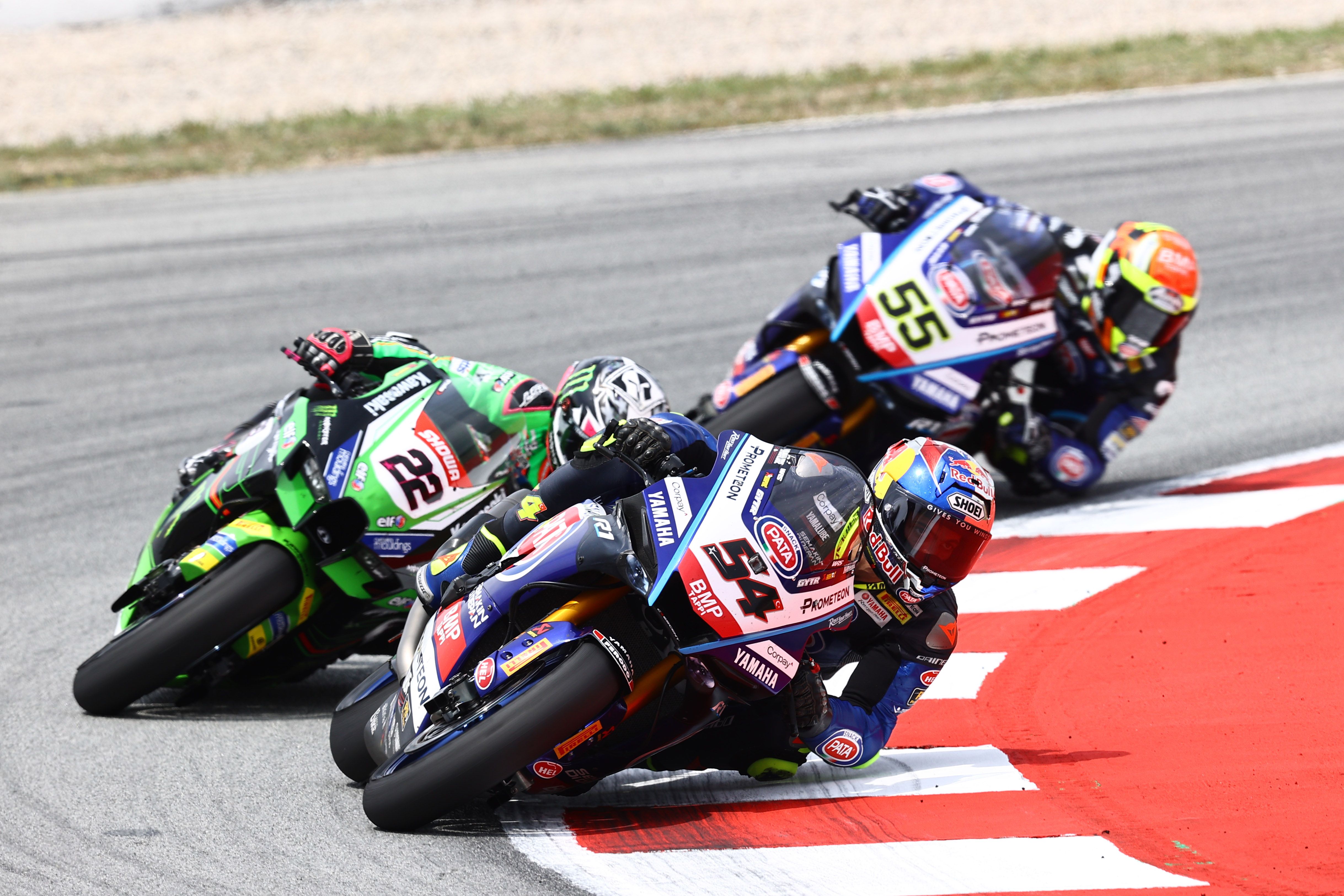 Toprak Razgatlioglu, Alex Lowes y Andrea Locatelli, WSBK Barcelona 2023
