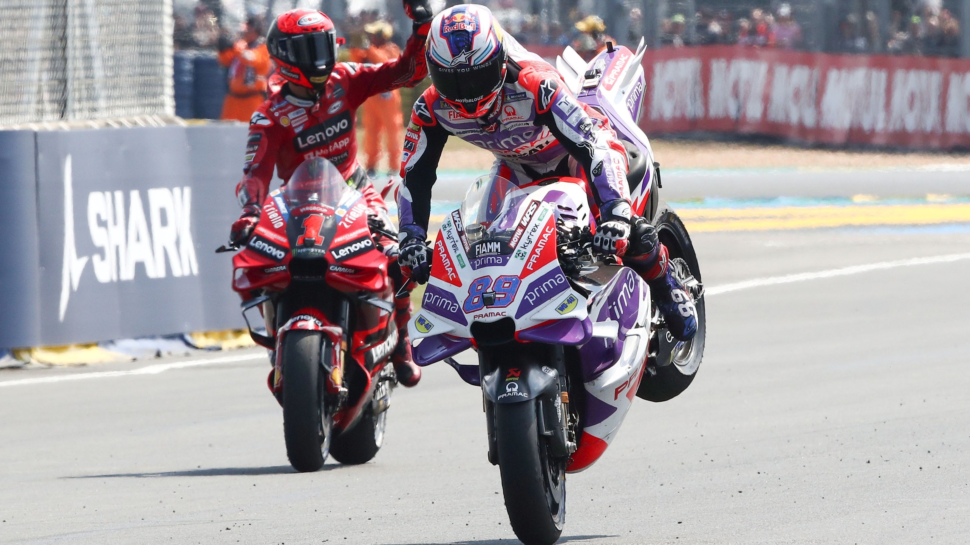 Jorge Martín celebra la victoria en el Sprint de MotoGP en Le Mans