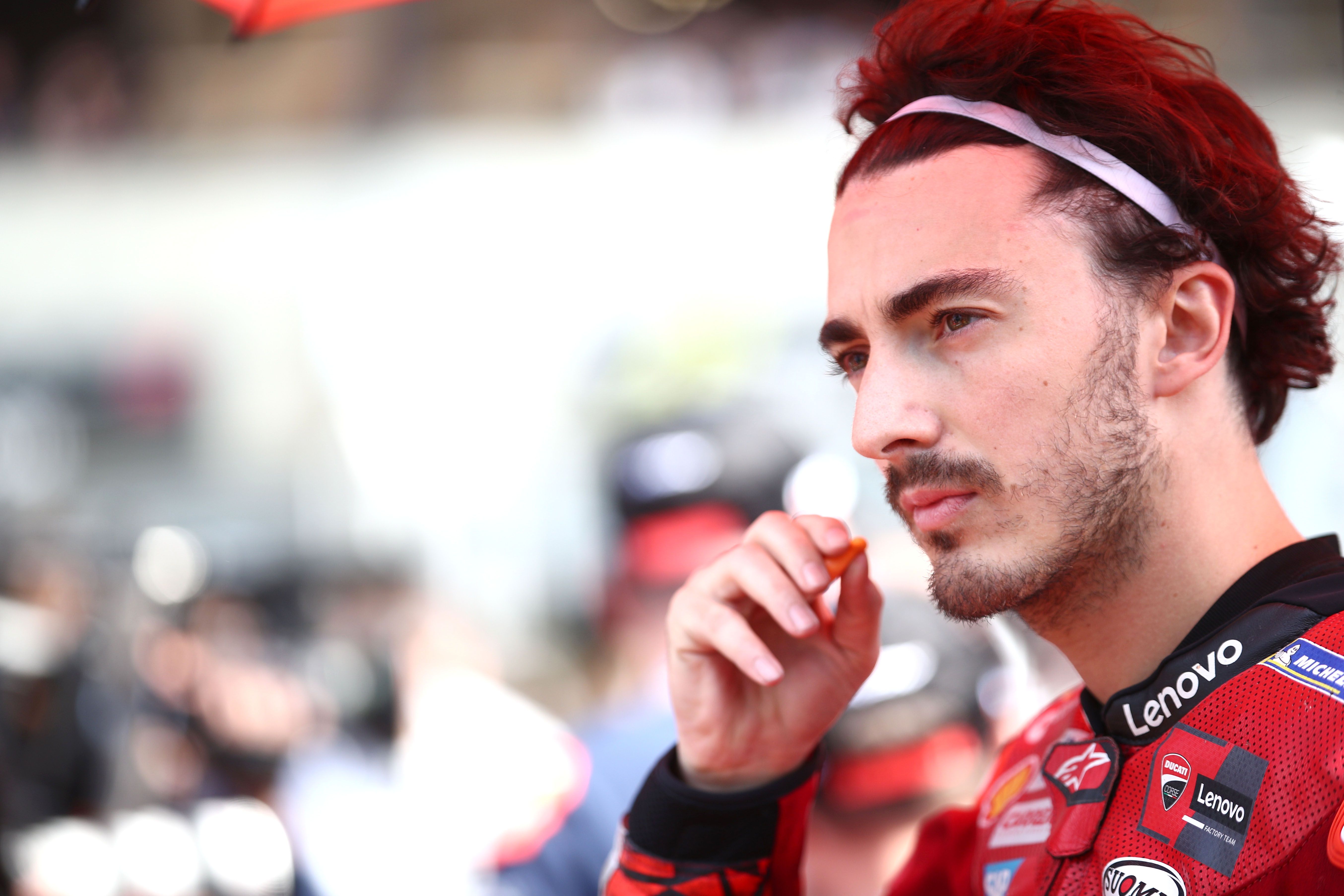 Pecco Bagnaia se mantiene al frente de la clasificación de MotoGP con 1 punto de renta.