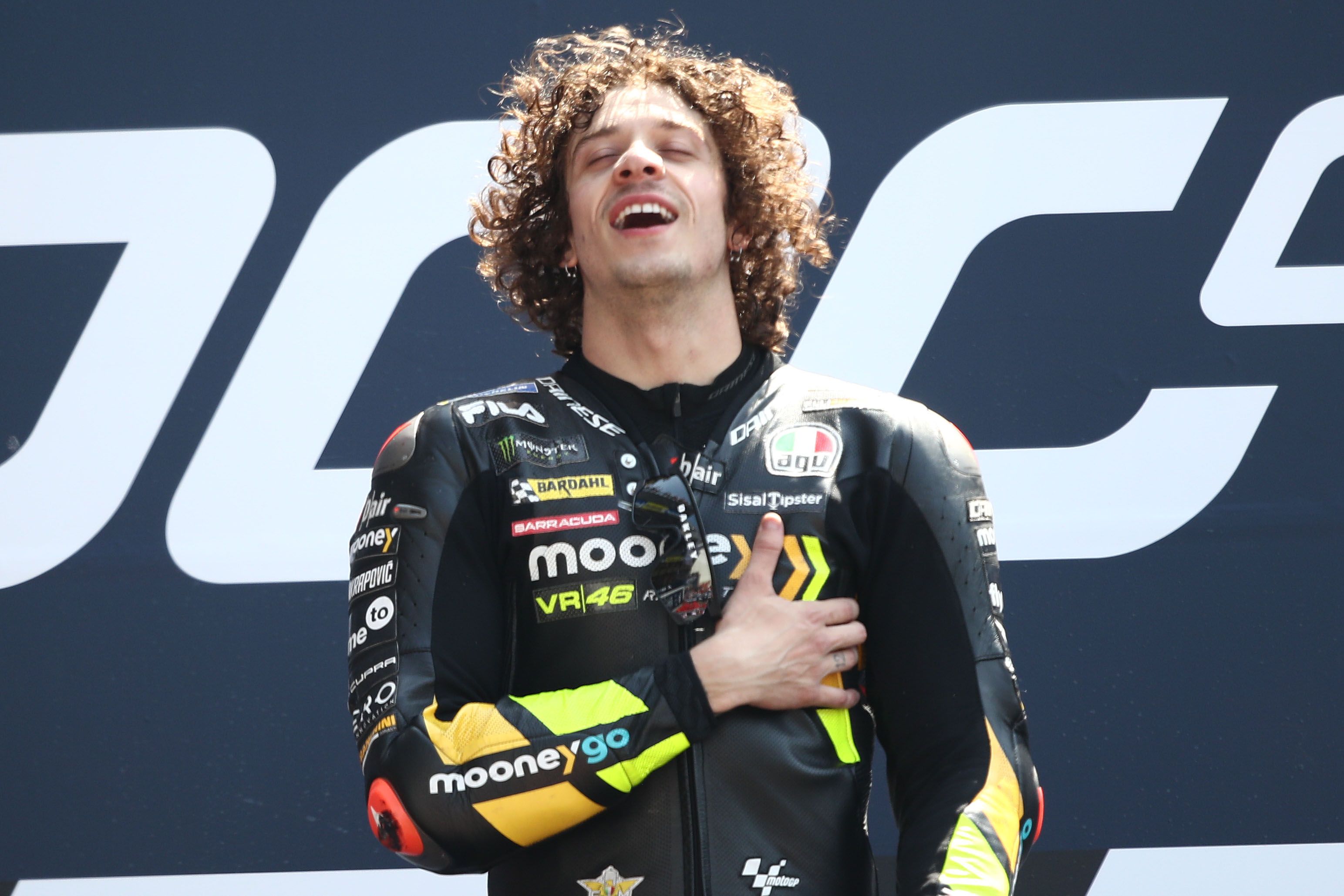 Marco Bezzecchi se ha anotado en Le Mans su segundo triunfo del año.