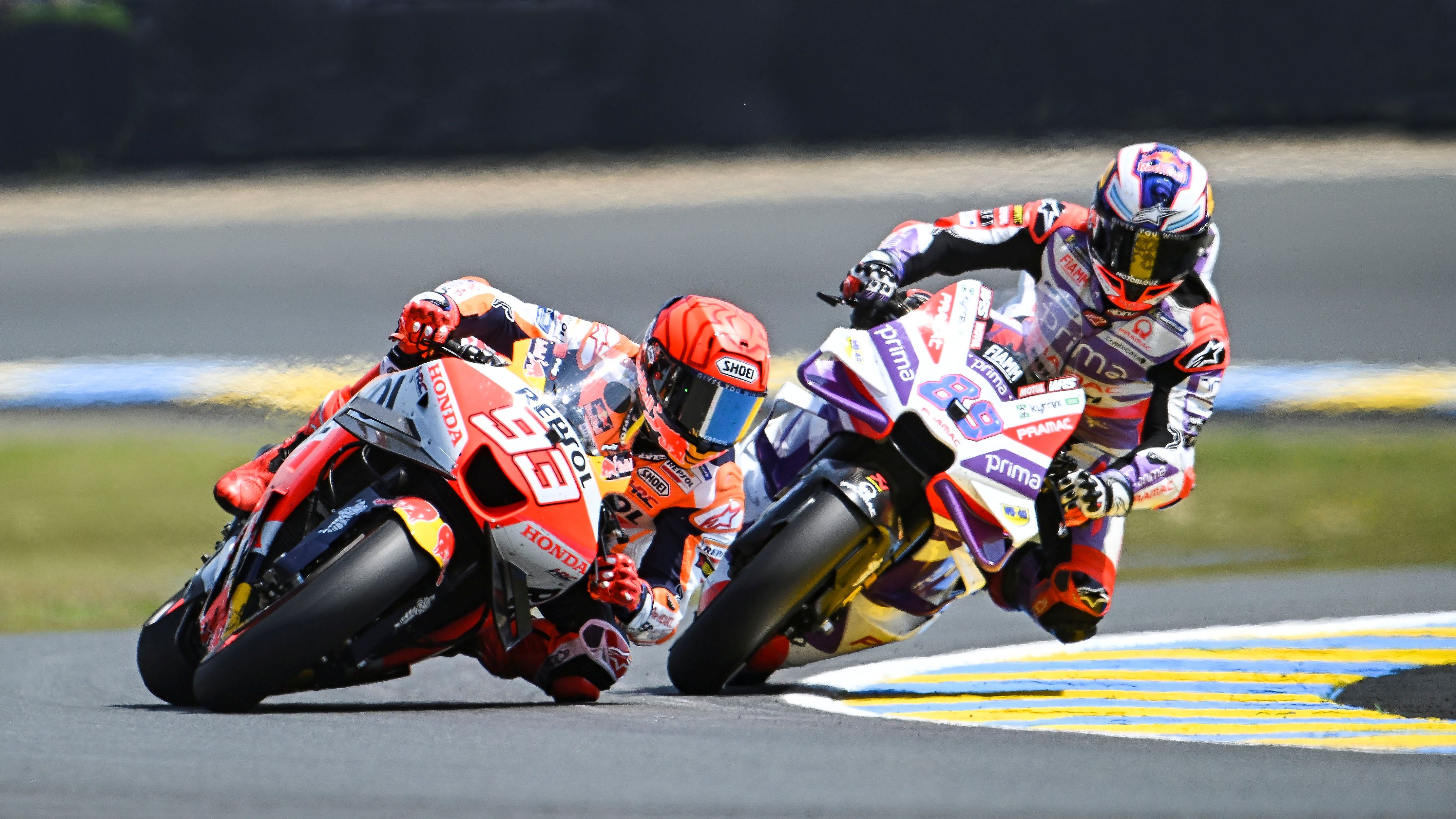 Marc Márquez con Jorge Martín detrás, MotoGP Le Mans 2023