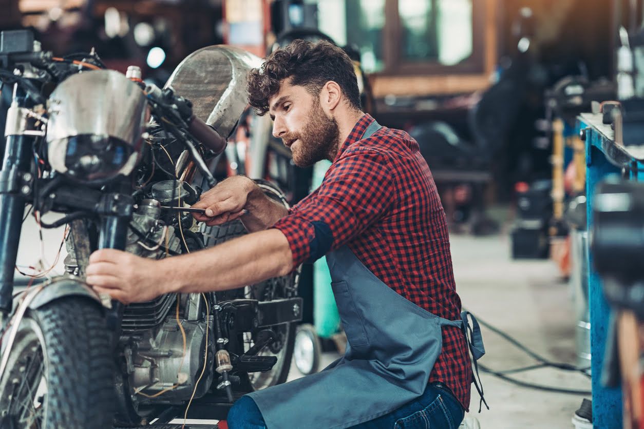 Qué es una moto paralela