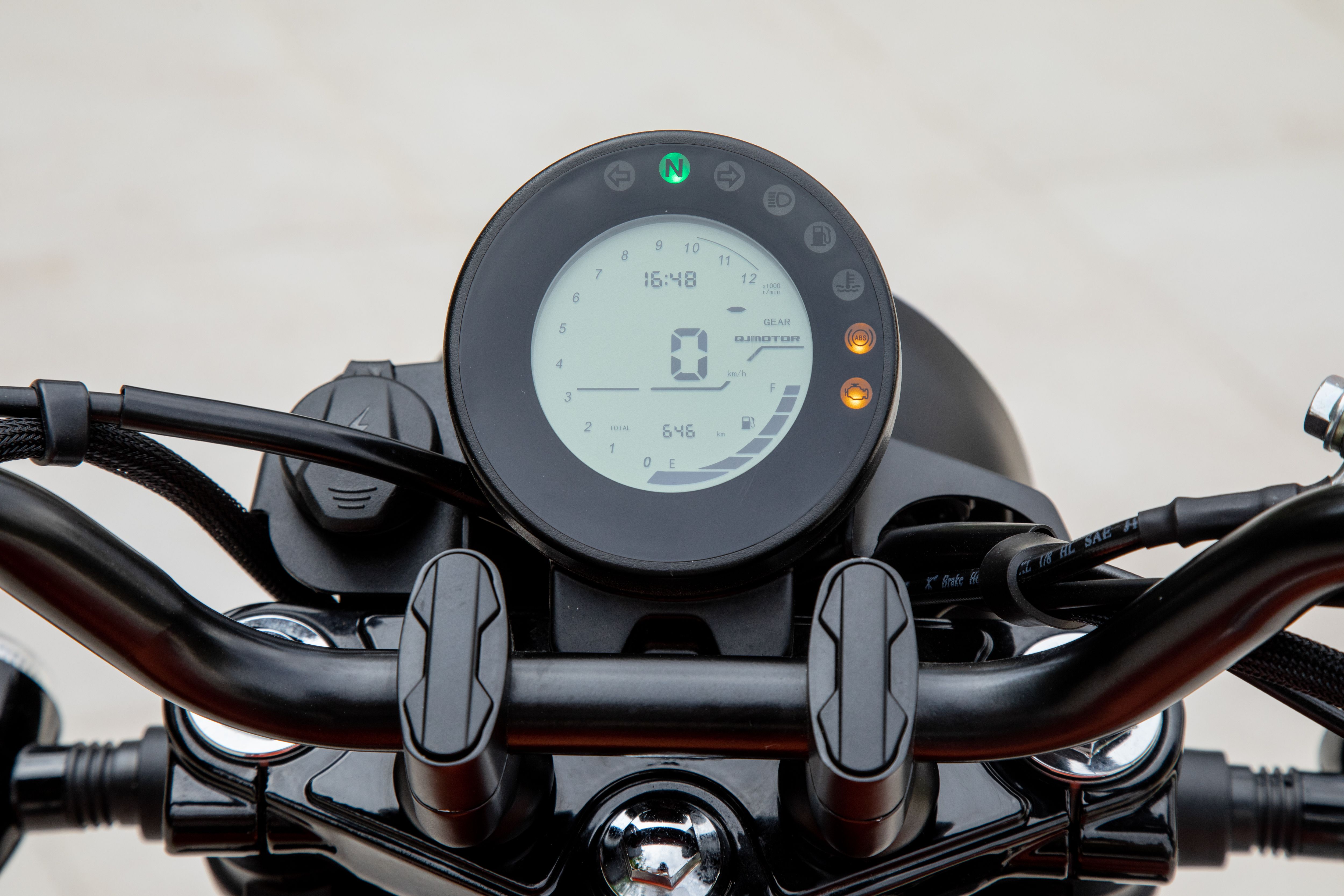 QJMotor SRV125 detalles (7)