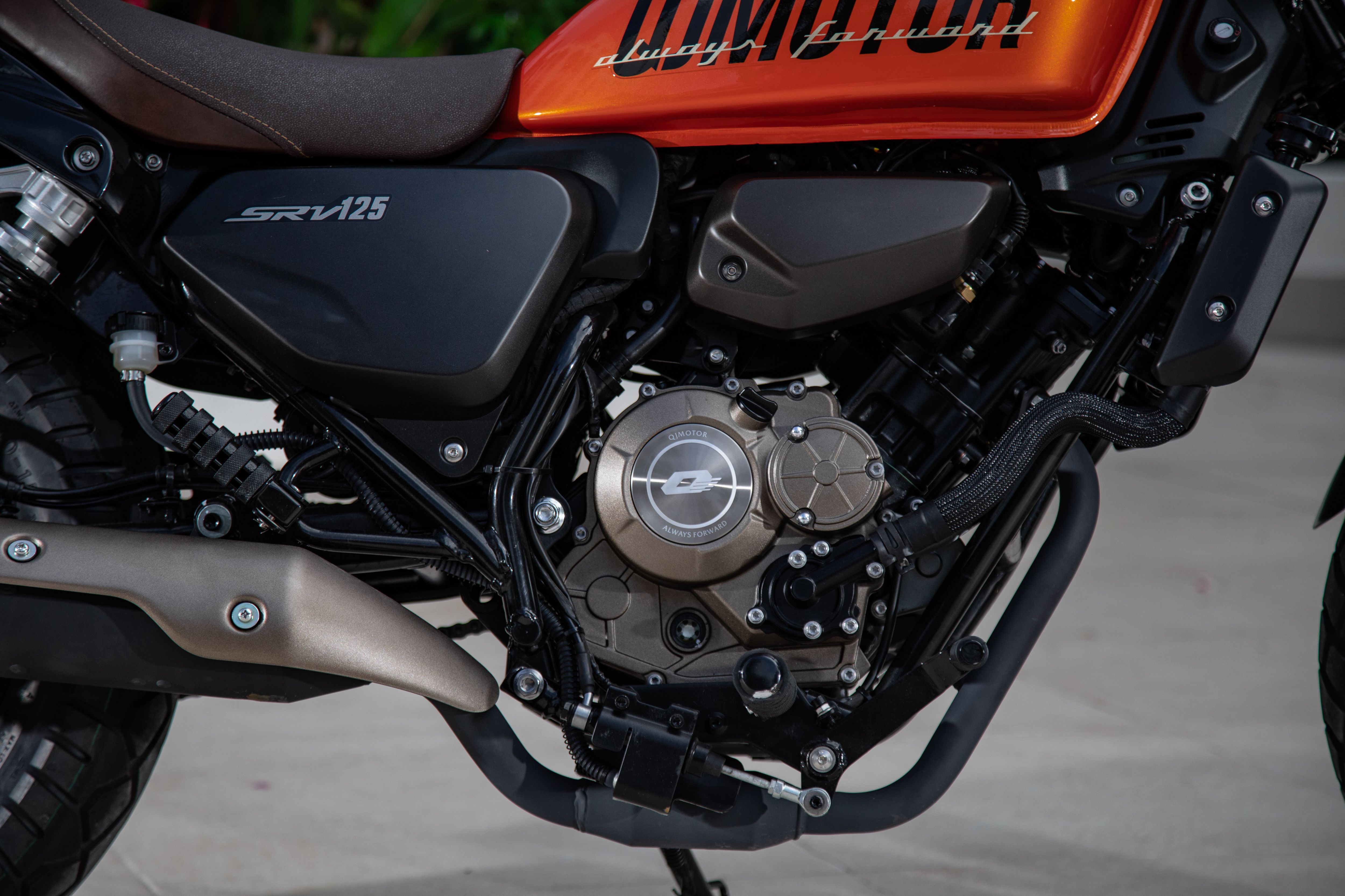 QJMotor SRV125 detalles (8)