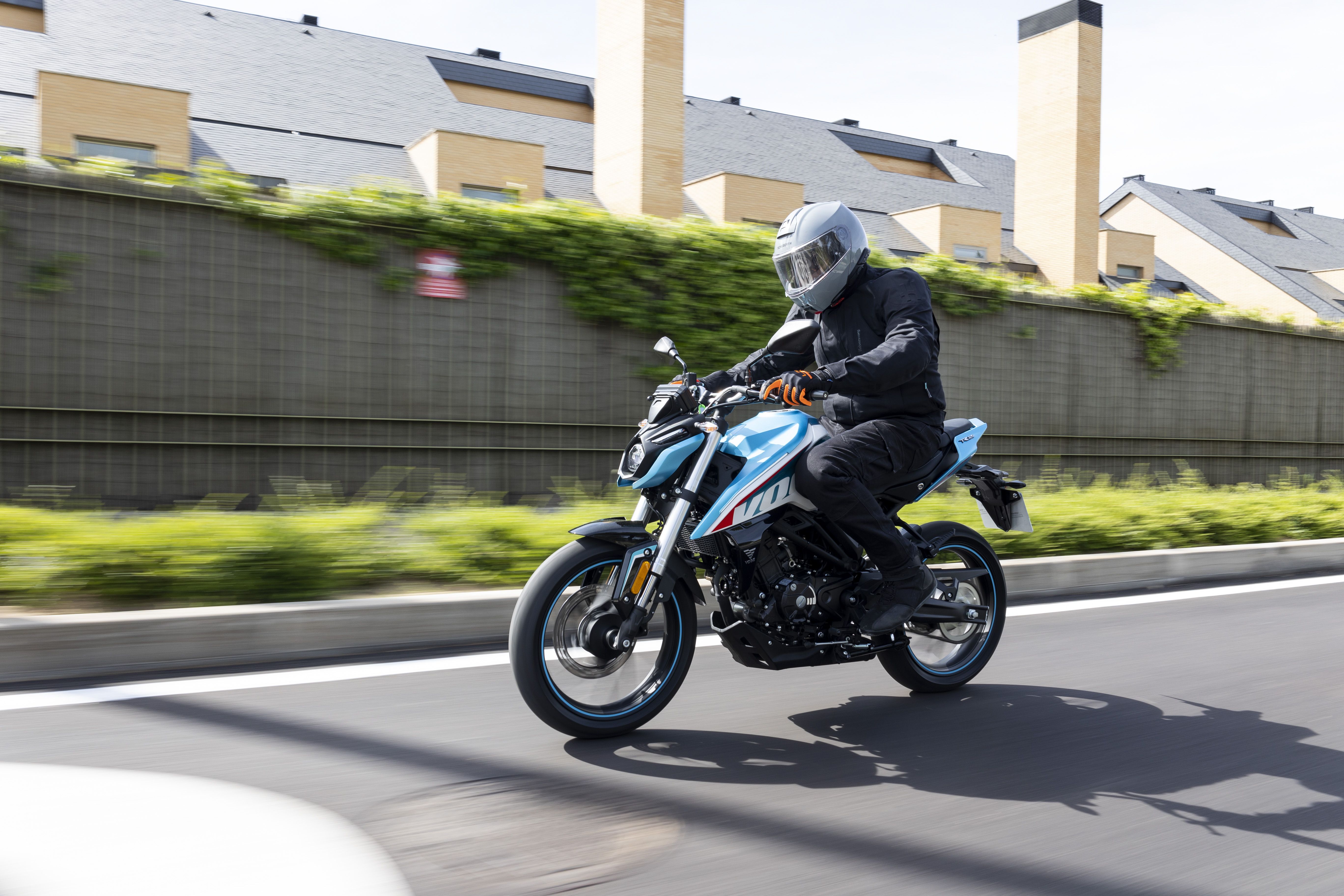 VOGE 125 R