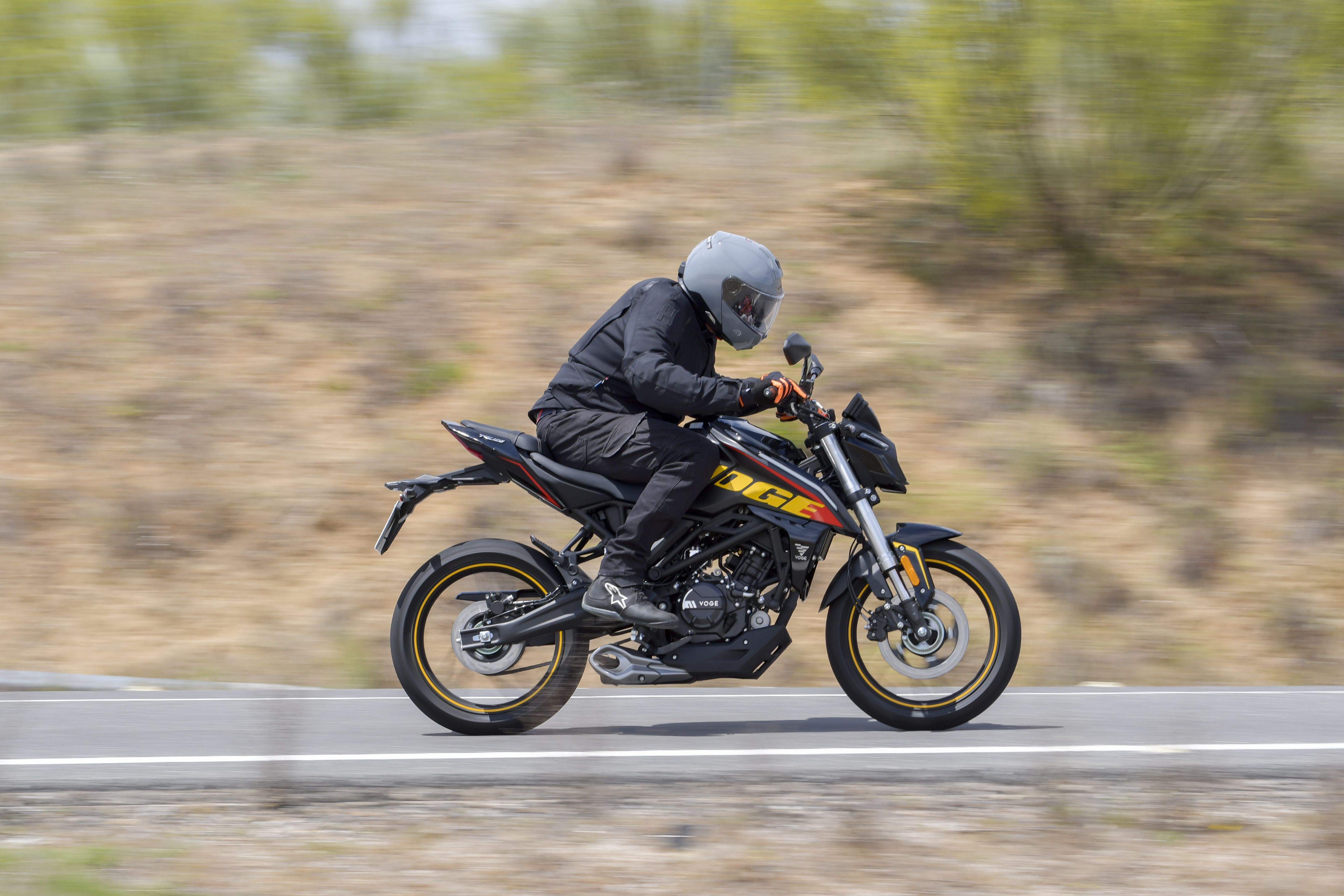 VOGE 125 R