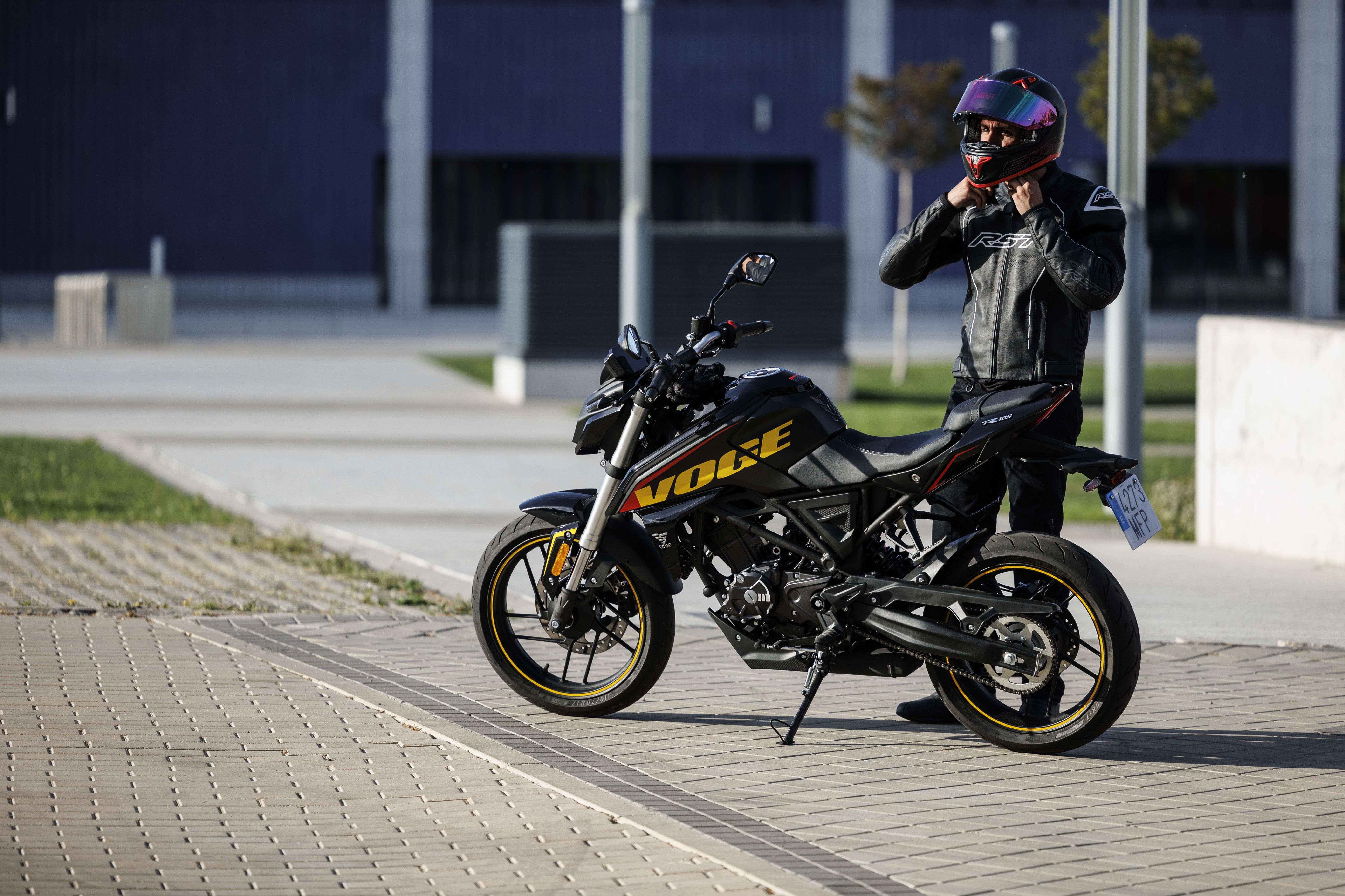 VOGE 125 R