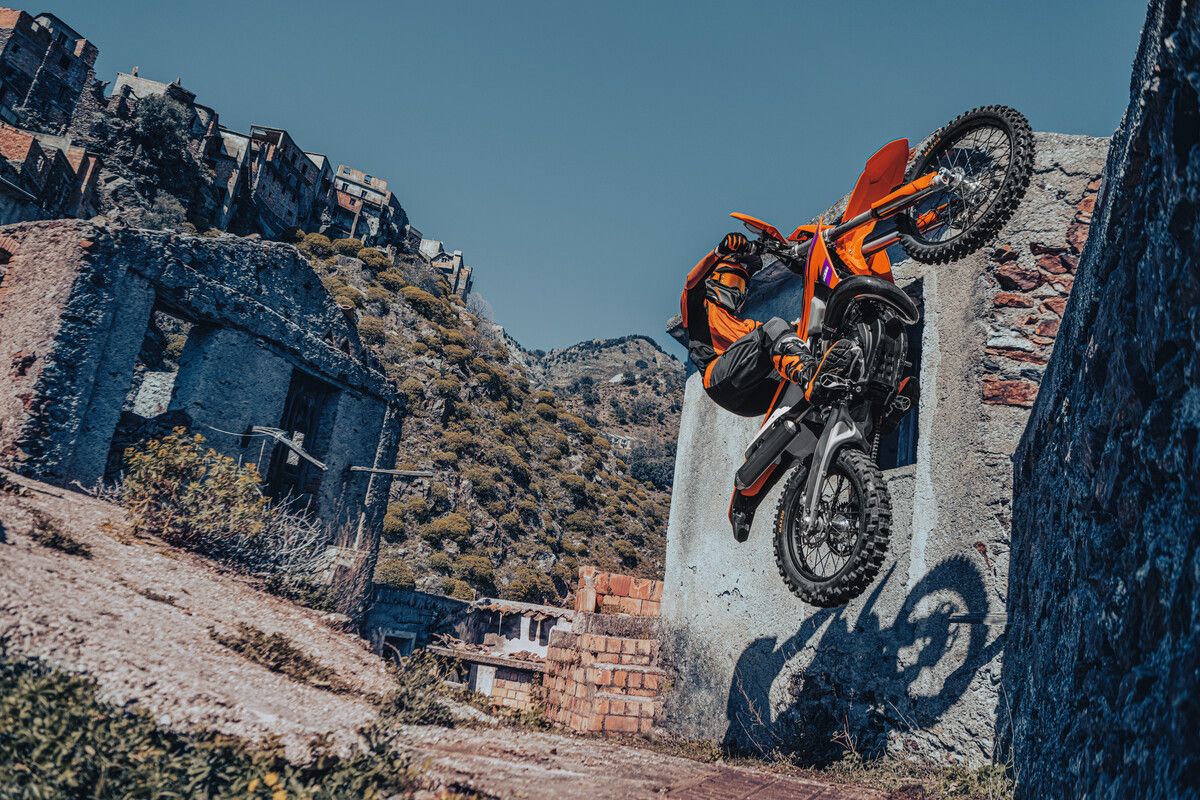 ¡RENOVACIÓN AL 95%! Nuevas KTM EXC/EXC-F 2024. La gama de enduro actualizada en los modelos 2T y 4T