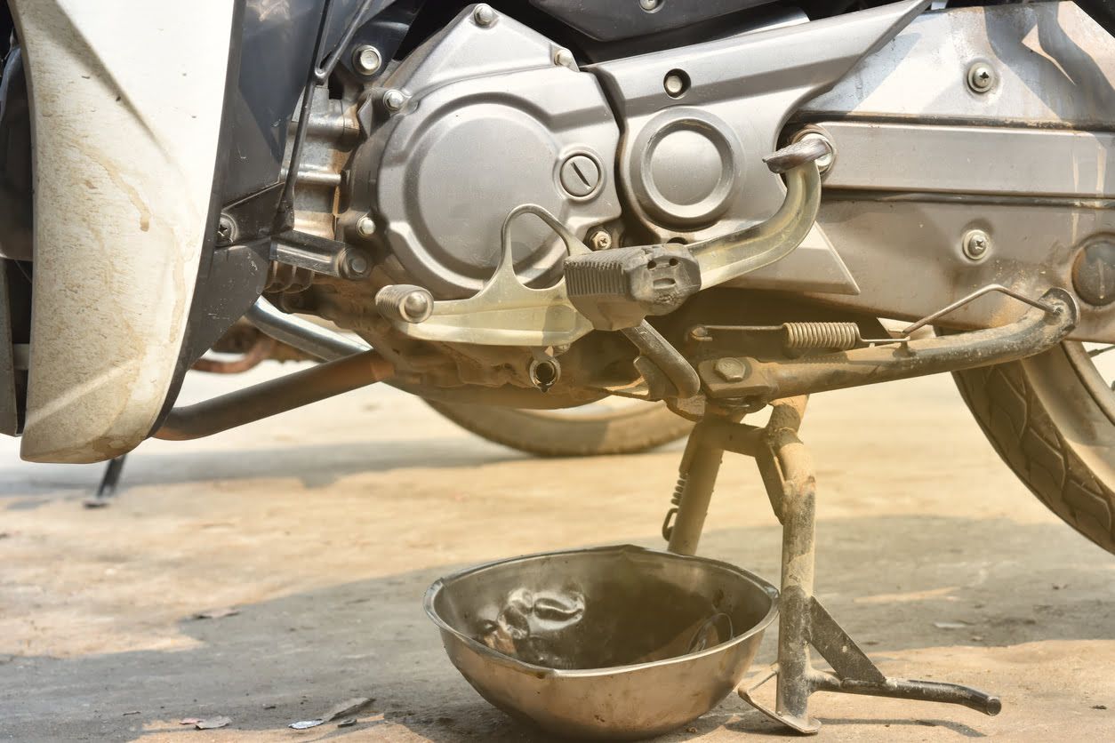 Se puede reciclar el aceite de moto usado