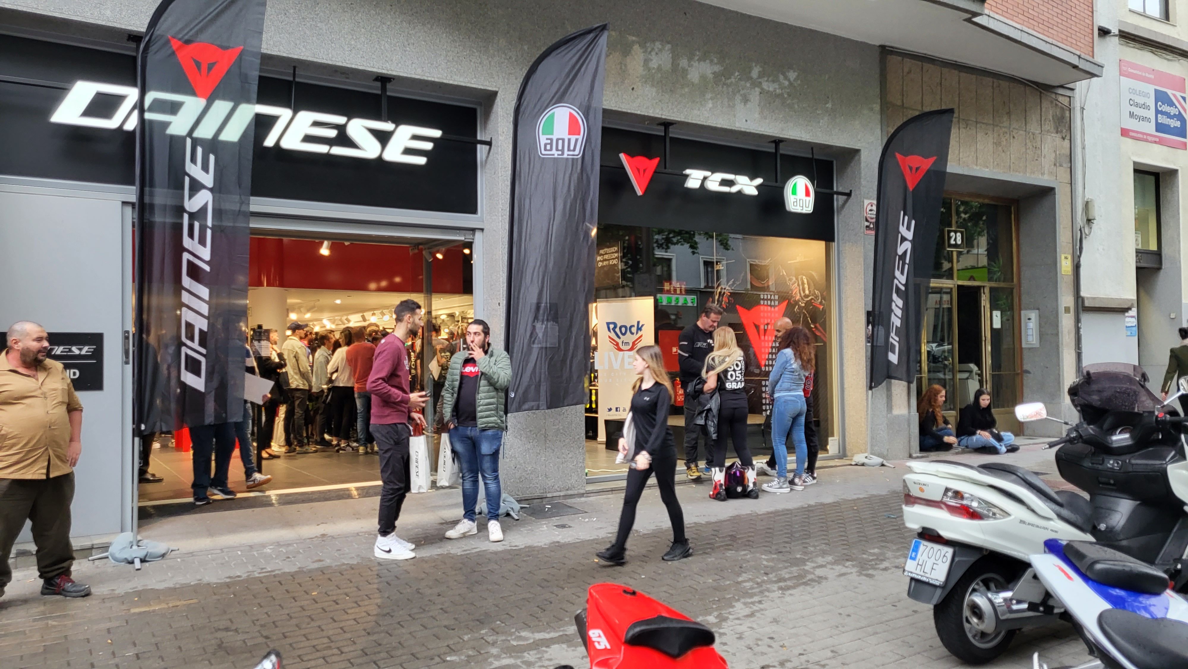 Nueva tienda Dainese Madrid. Gran inauguración con la presencia del piloto de MotoGP,  Joan Mir