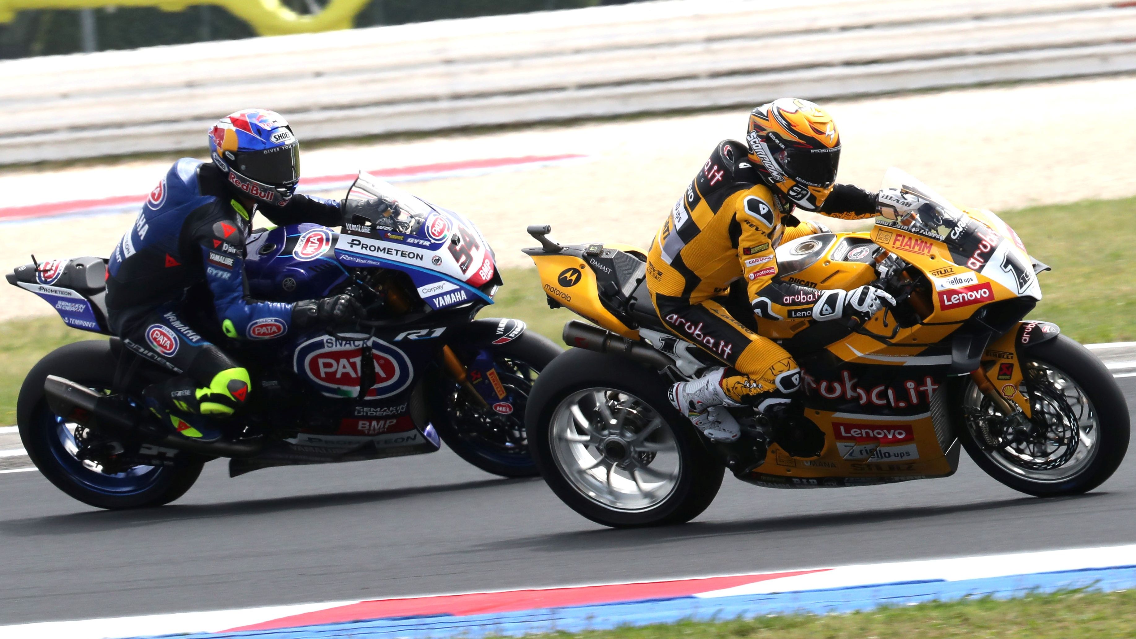 Álvaro Bautista y Toprak Razgatlioglu han mantenido un bonito duelo en Misano