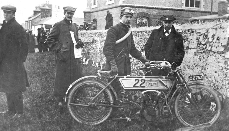 Ren Fowler ganador de Tourist Trophy en 1907