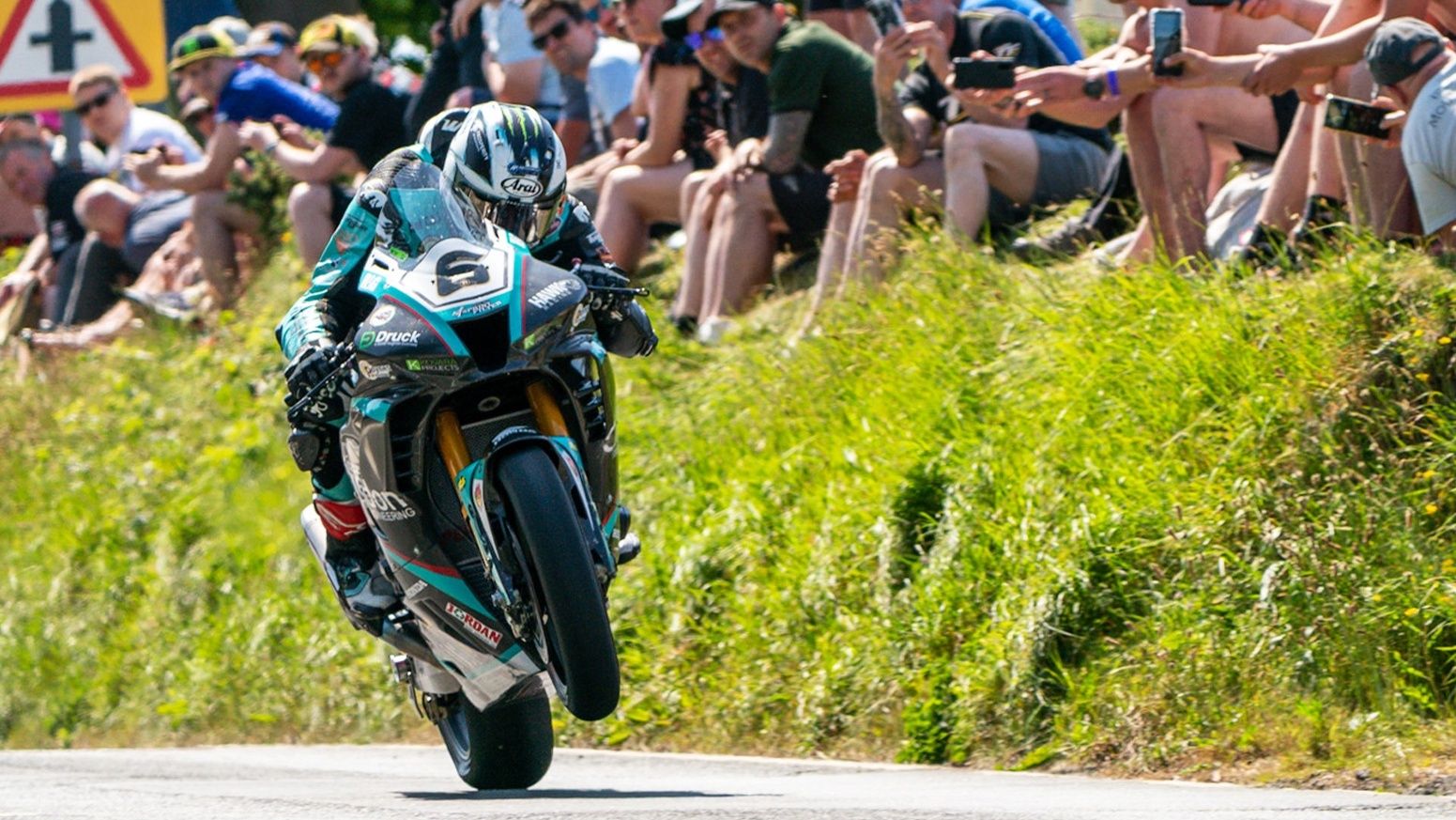 Michael Dunlop repite victoria en Superbike y ya suma 23 en el IOMTT