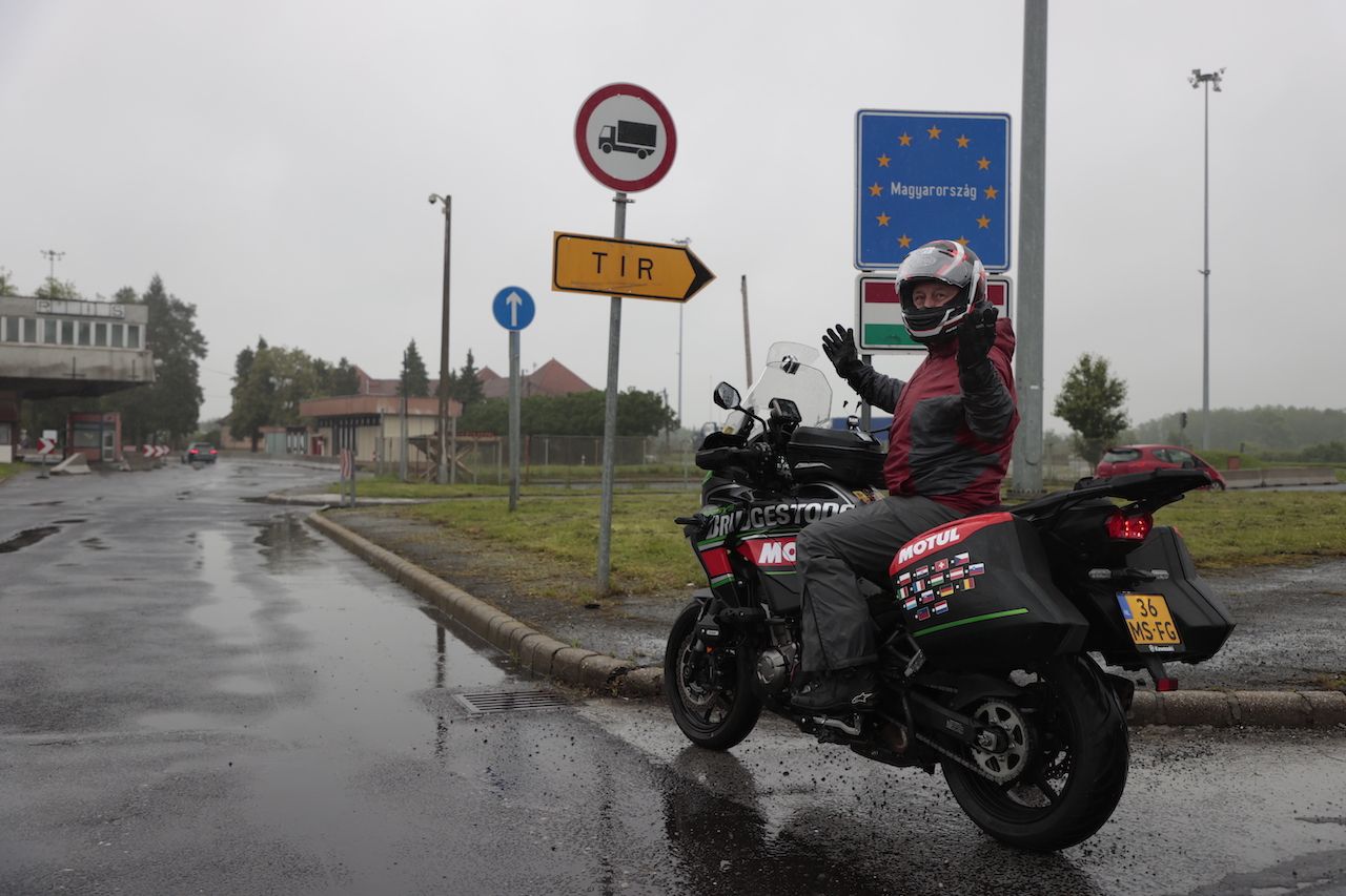 Thierry Sarasyn cruza 15 países en 22 horas.