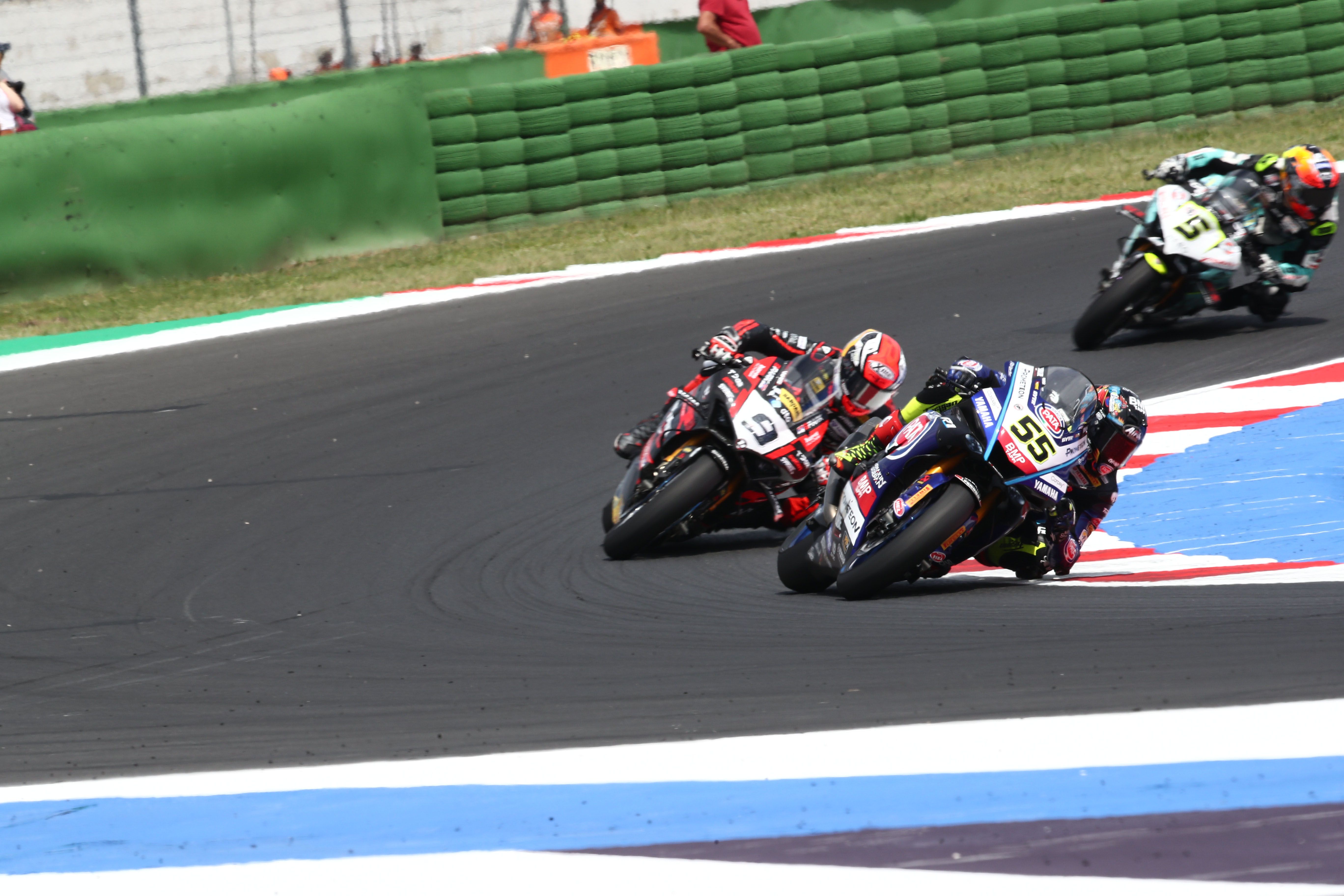 Andrea Locatelli y Danilo Petrucci seguidos por Philipp Oettl, WSBK Misano 2023