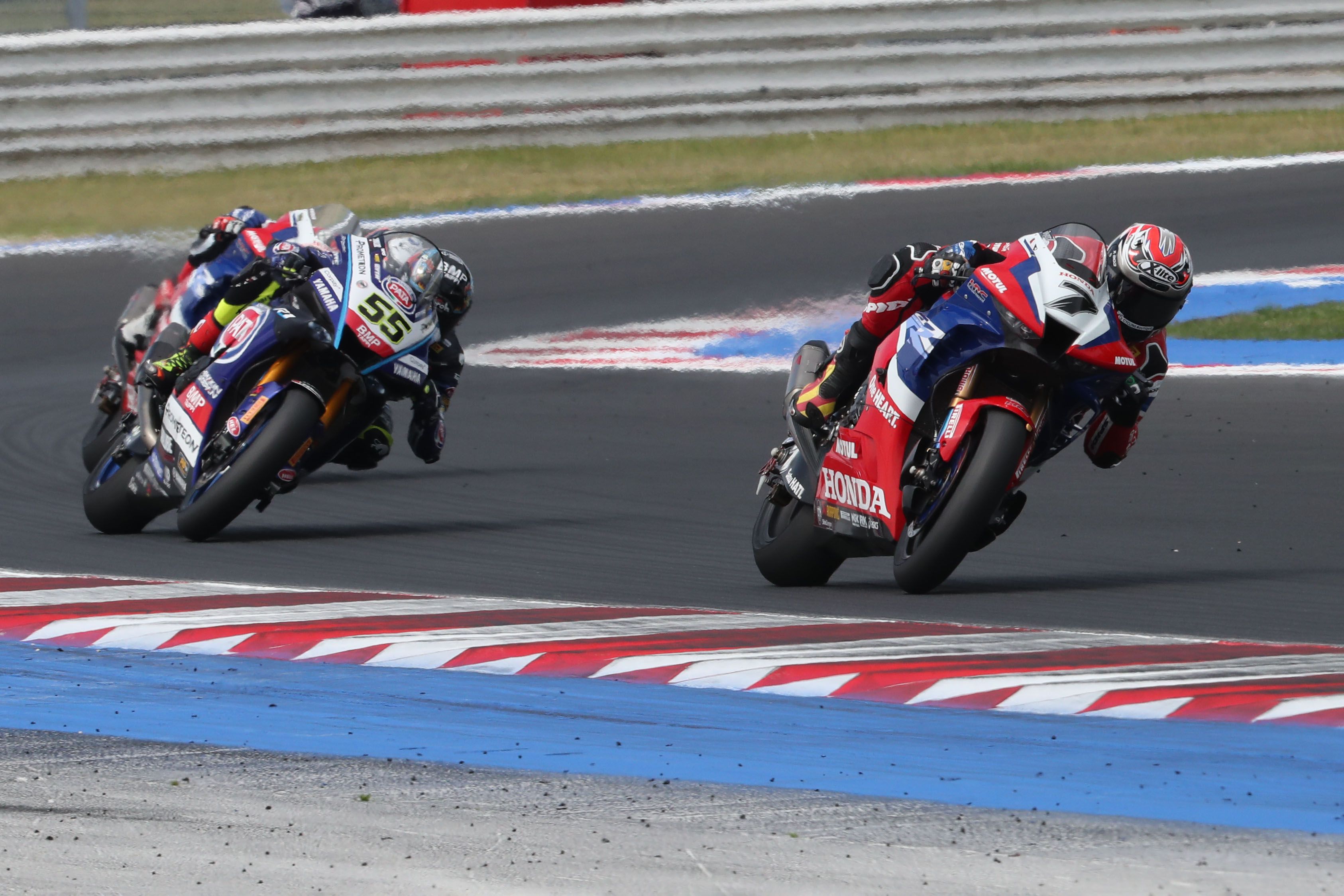 Iker Lecuona por delante de Andrea Locatelli, WSBK Misano 2023