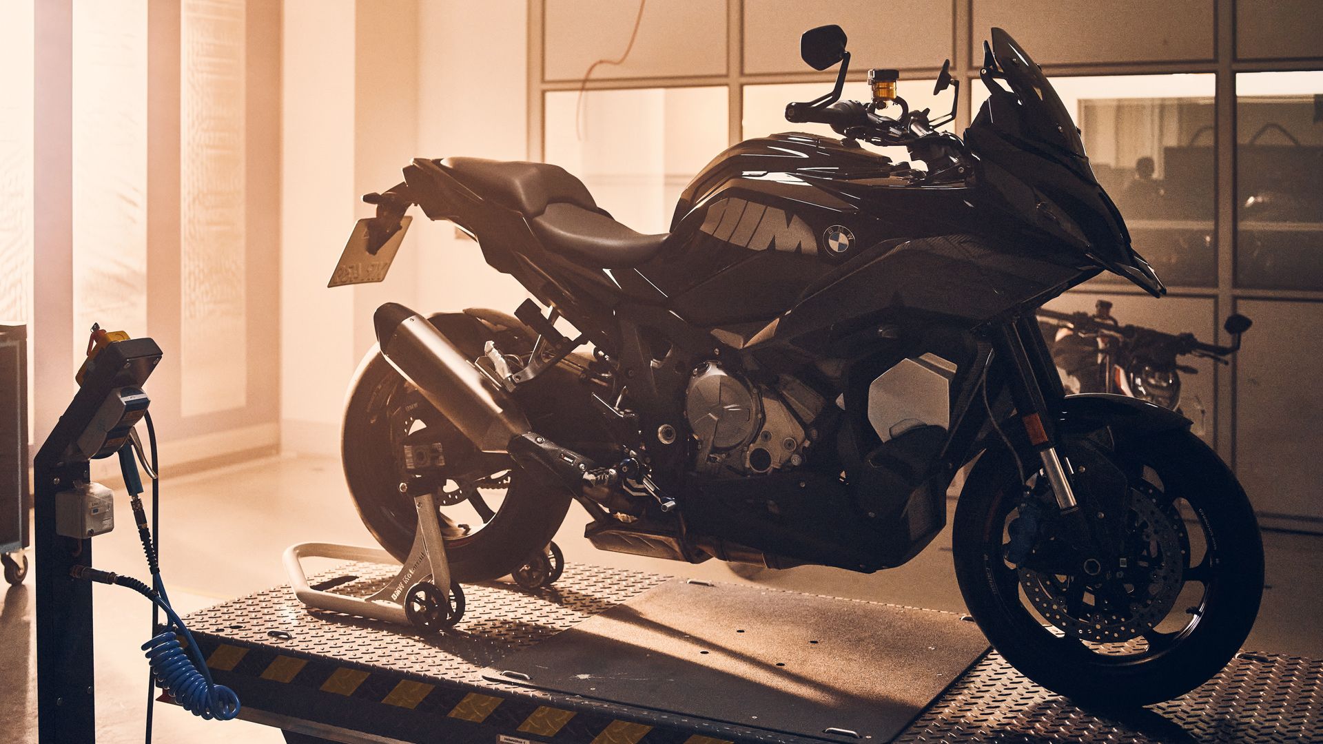 BMW M 1000 XR 2023 (8)