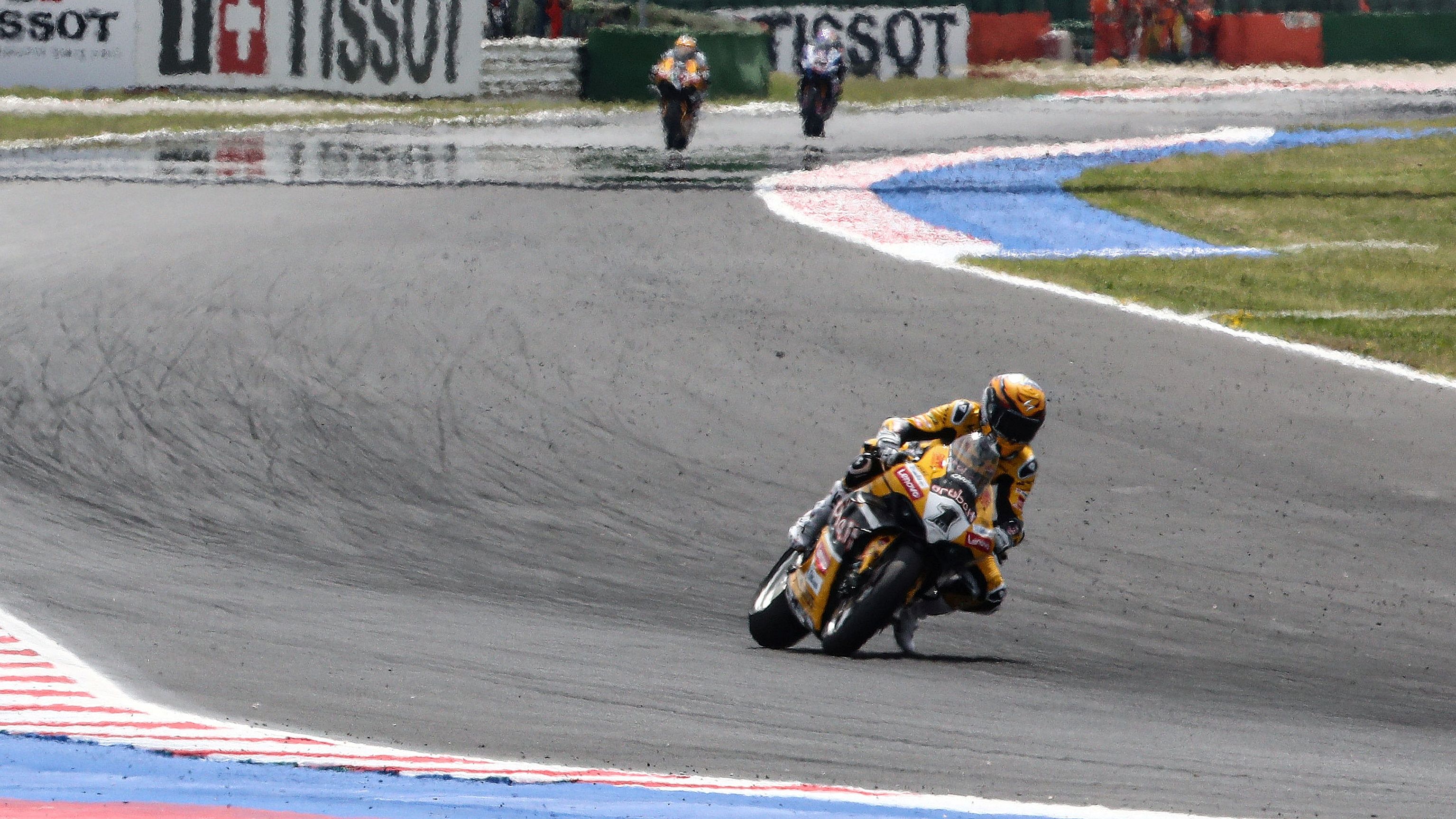 Álvaro Bautista con una distancia sideral sobre sus perseguidores en Misano