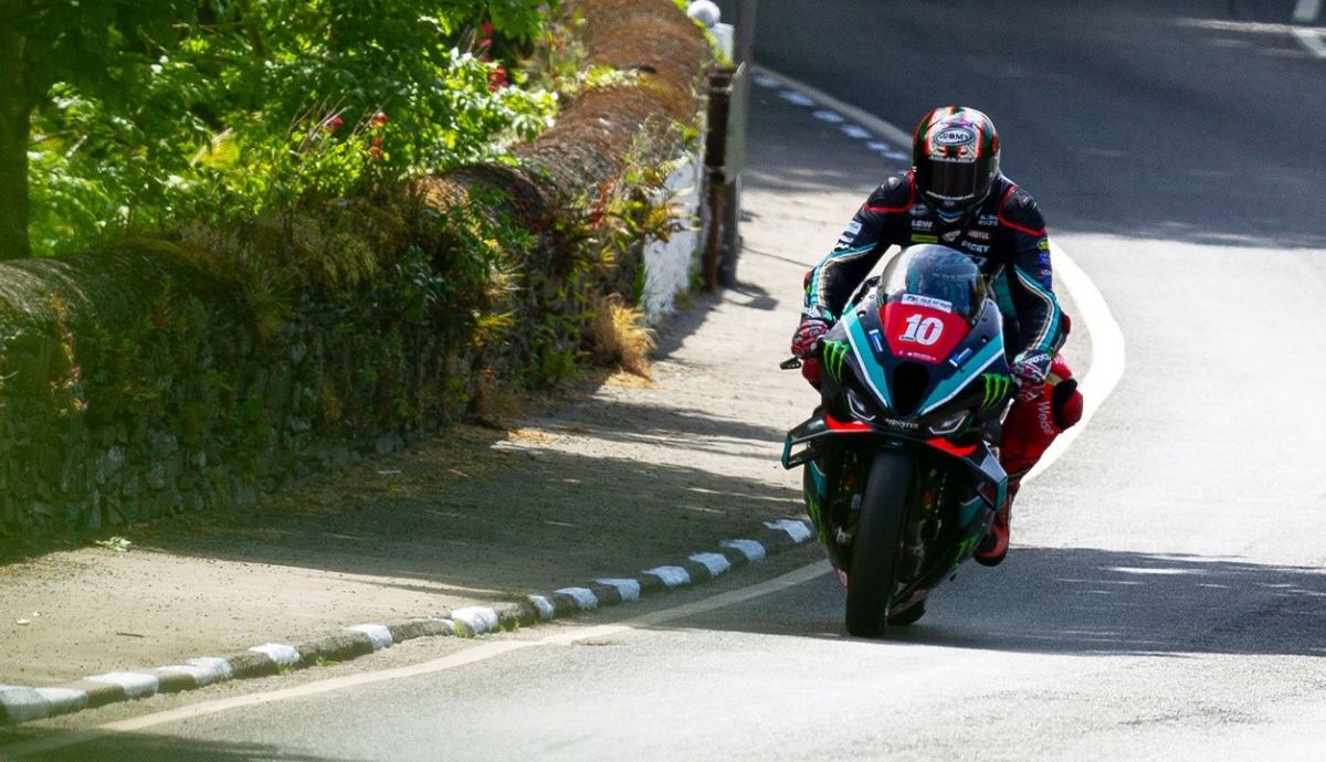 Peter Hickman ganó en Superstock y ya suma 10 victorias en el IOMTT Peter Hickman ganó en Superstock y ya suma 10 victorias en el IOMTT