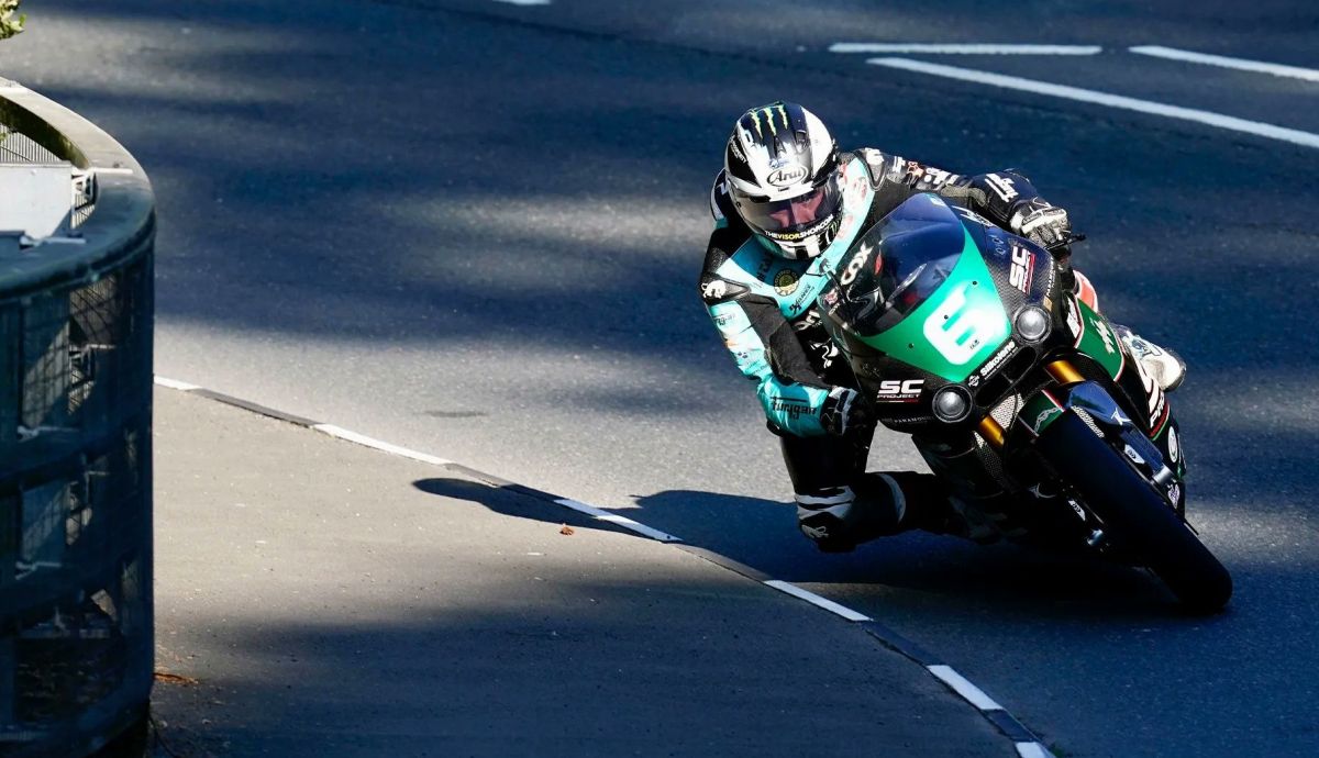 Michael Dunlop venció en Supertwin y ya suma 24 triunfos en el IOMTT Michael Dunlop venció en Supertwin y ya suma 24 triunfos en el IOMTT