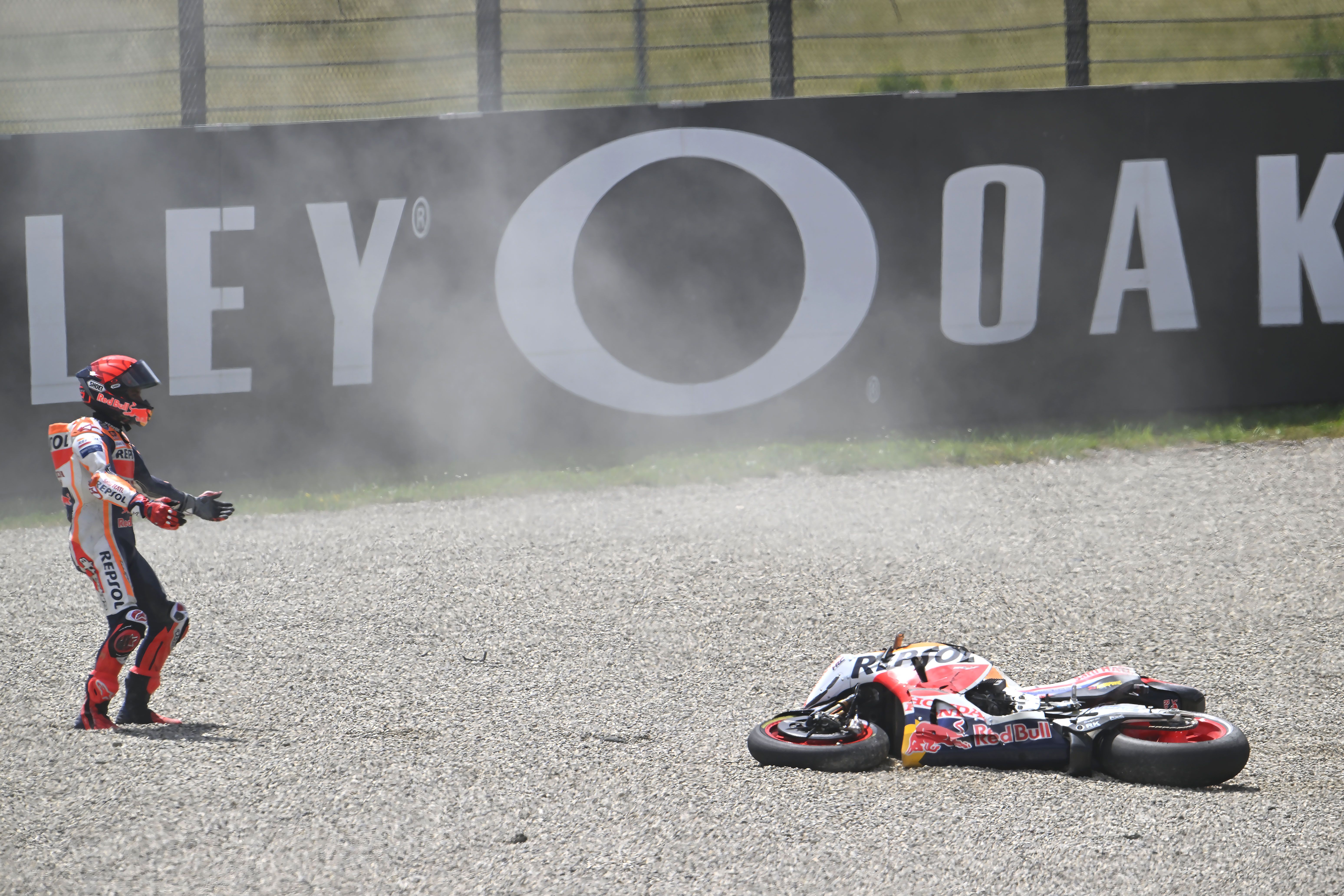 Marc Márquez ha terminado en el suelo en la carrera de Mugello.