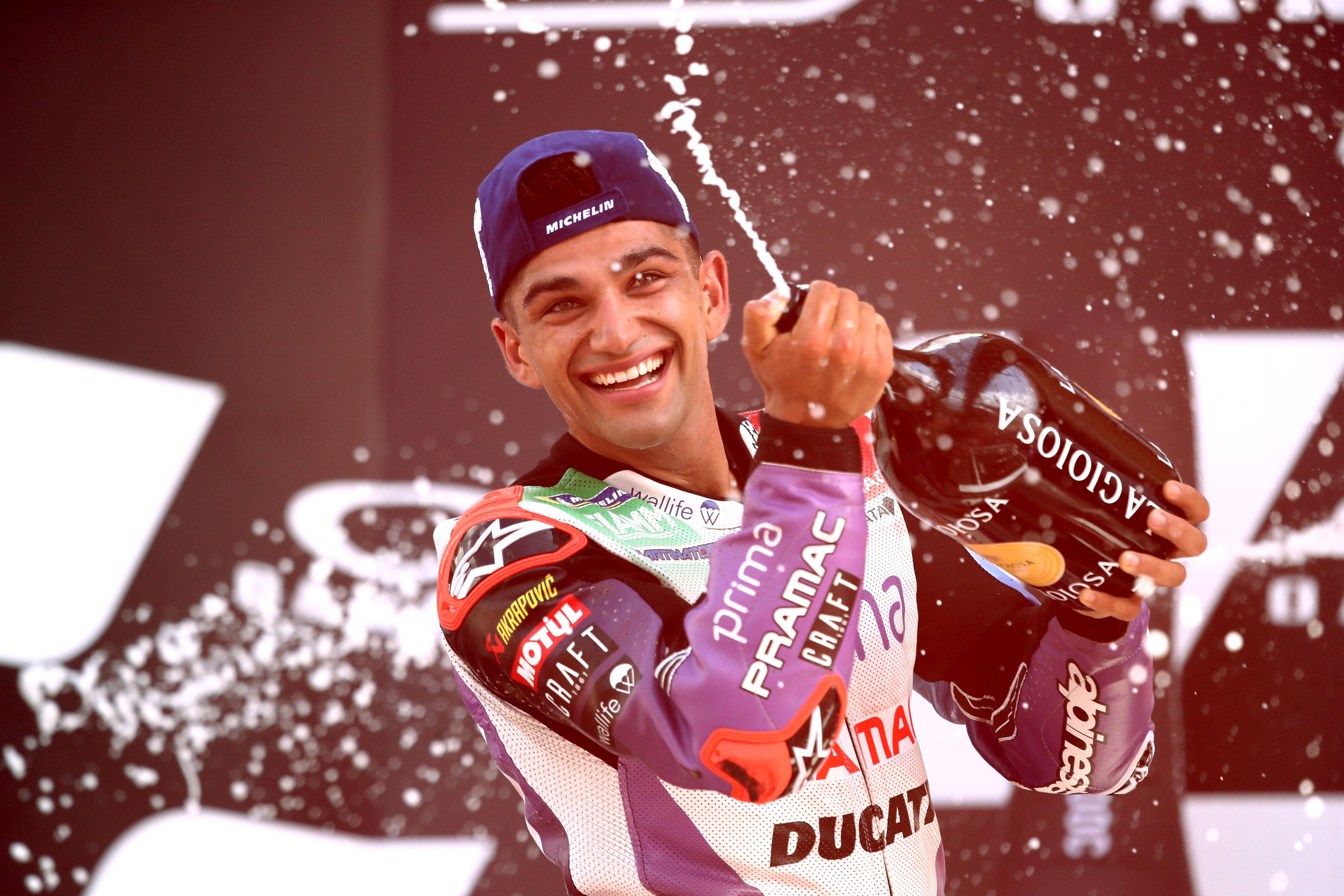 Jorge Martín celebra en el podio la segunda posición de Mugello.