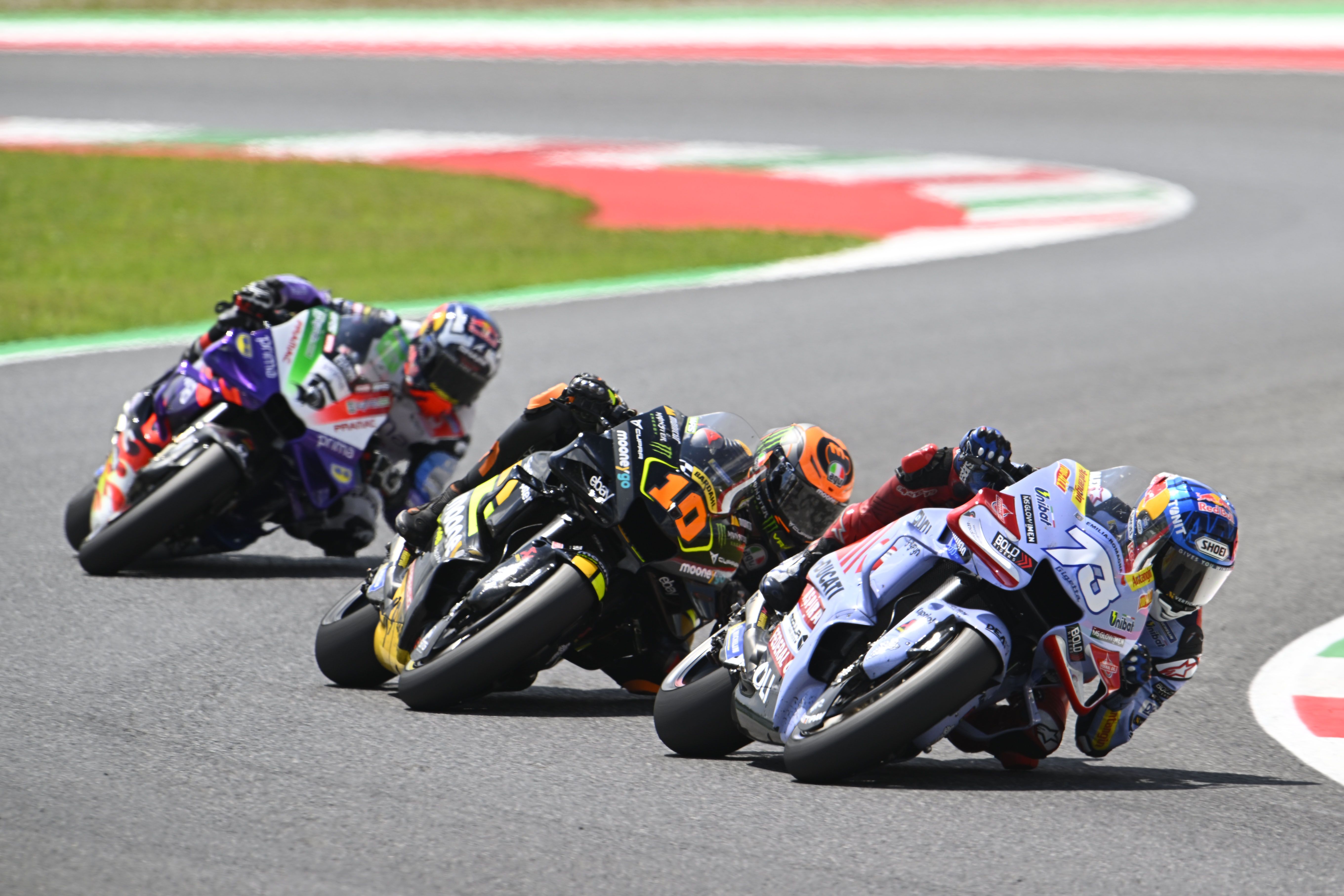 Álex Márquez, por delante de Luca Marini y Johann Zarco en Mugello.