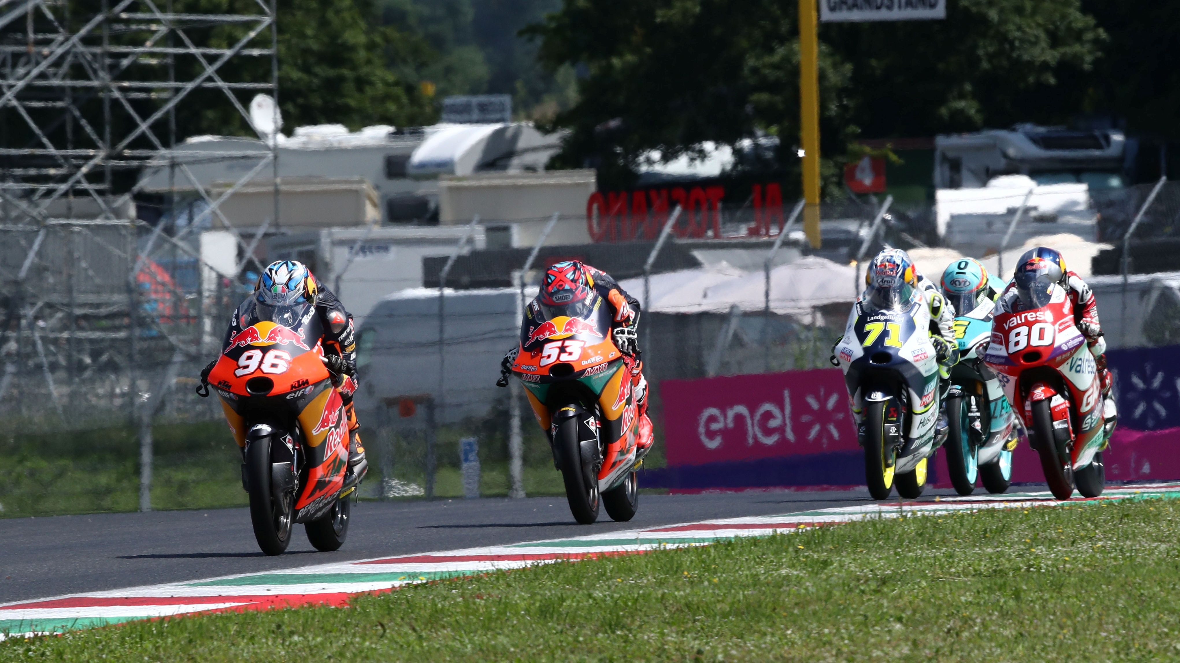 Dani Holgado delante de Deniz Oncu, Ayumu Sasaki, David Alonso y Jaume Masià, Moto3 Mugello 2023