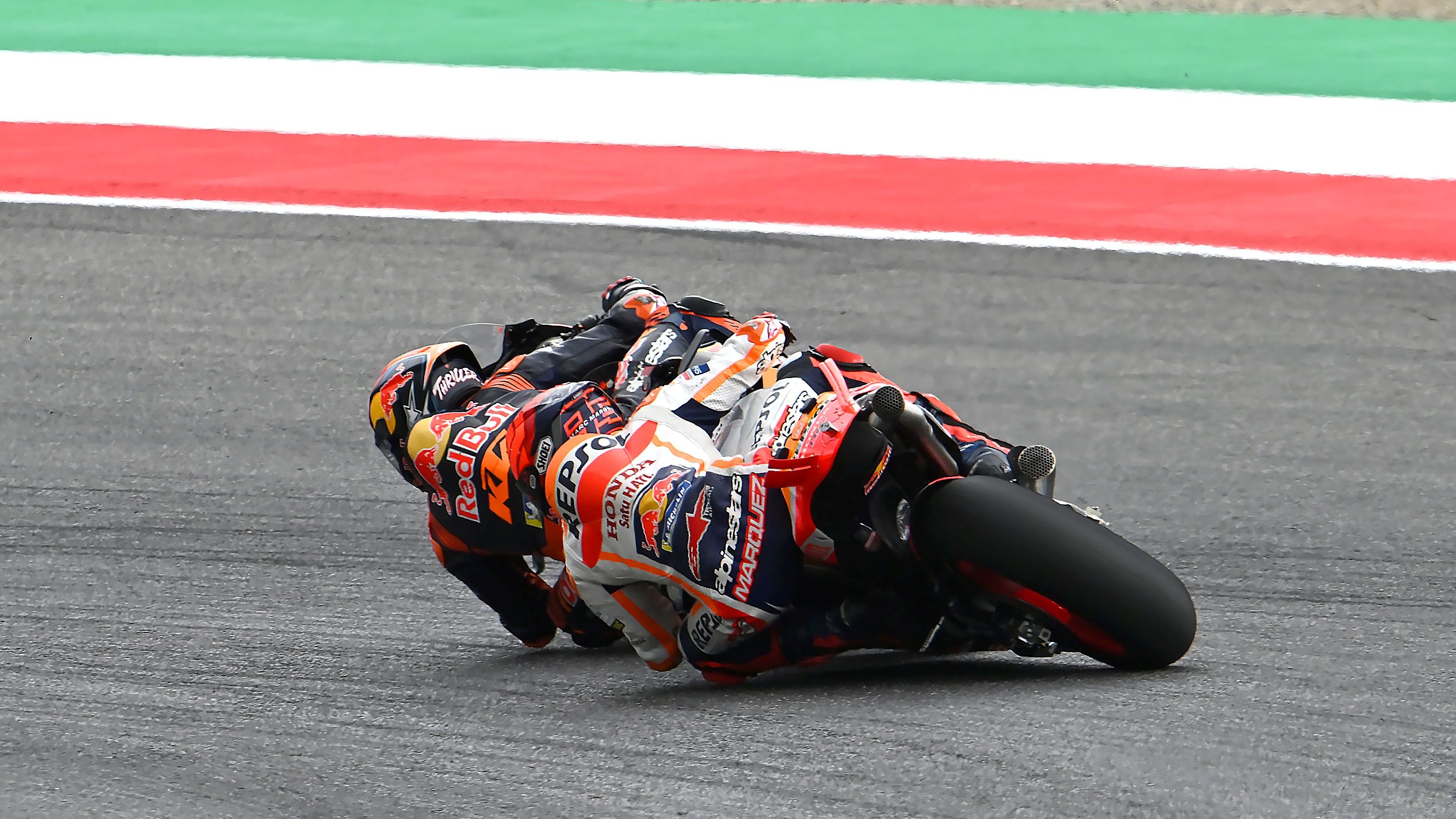Marc Márquez pegado a Jack Miller, MotoGP Mugello 2023