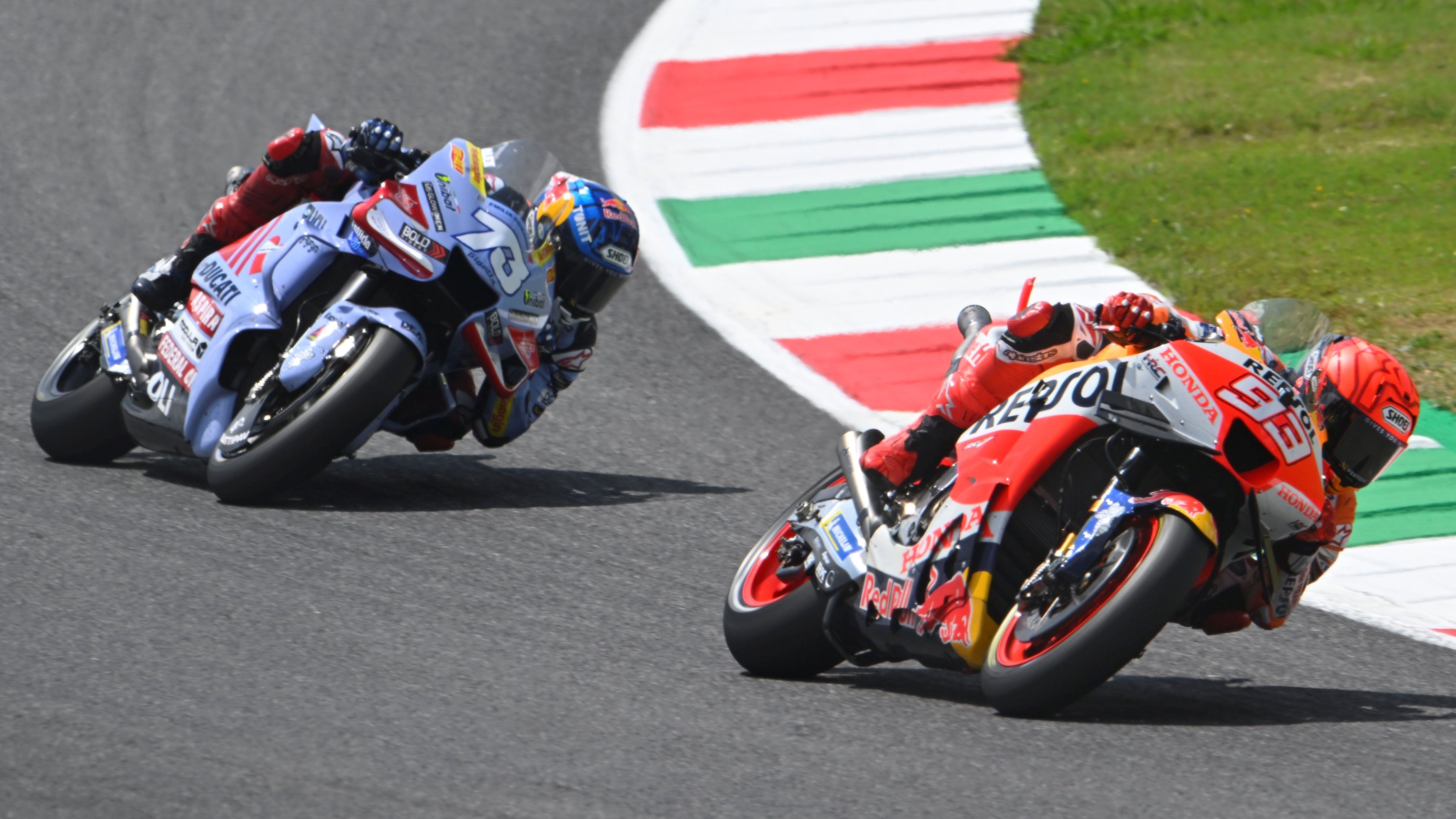 Marc Márquez por delante de Álex Márquez, MotoGP Mugello 2023