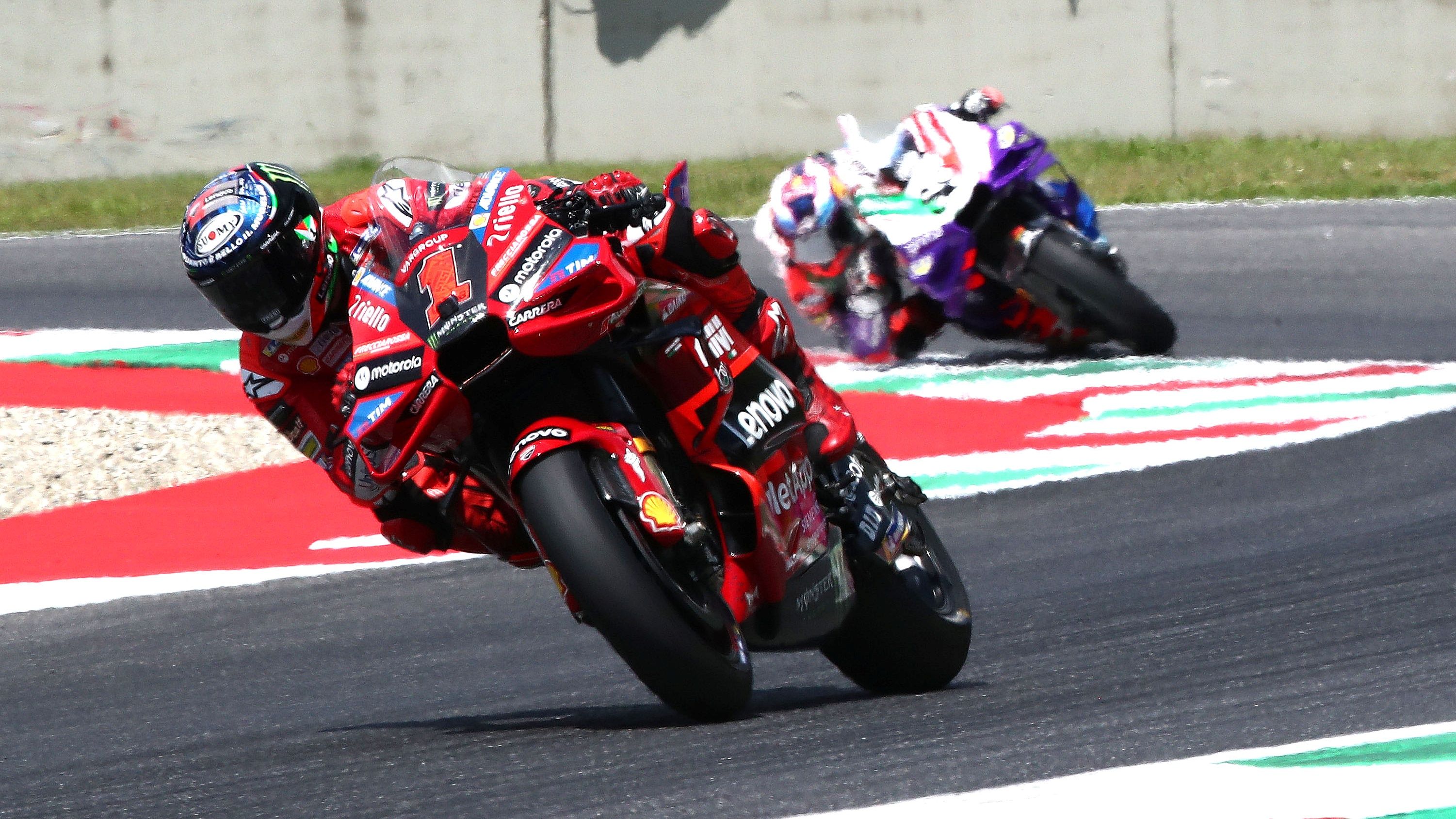 Pecco Bagnaia deja atrás a Jorge Martín, MotoGP Mugello 2023
