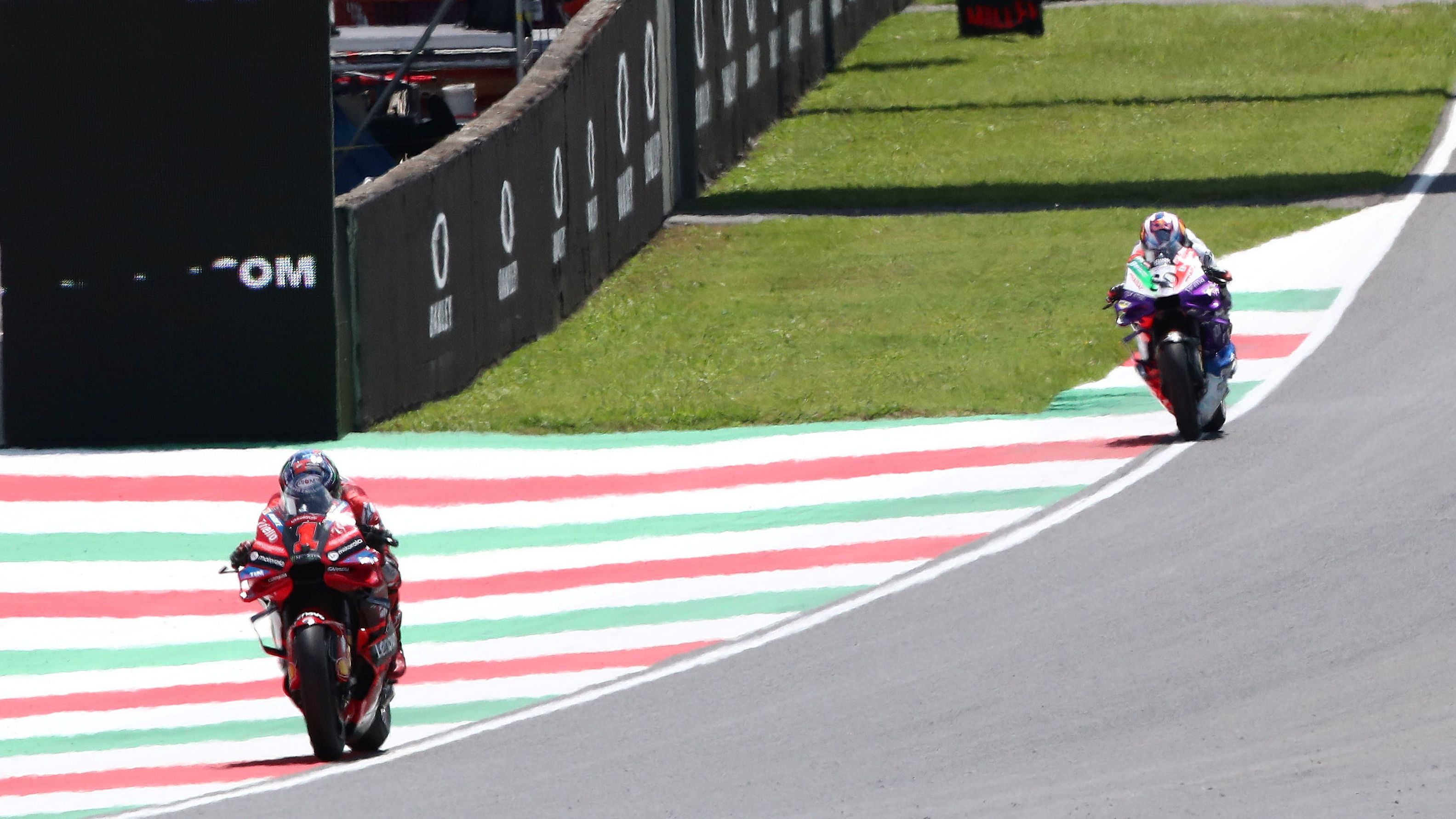 Pecco Bagnaia se escapa de Jorge Martín, MotoGP Mugello 2023