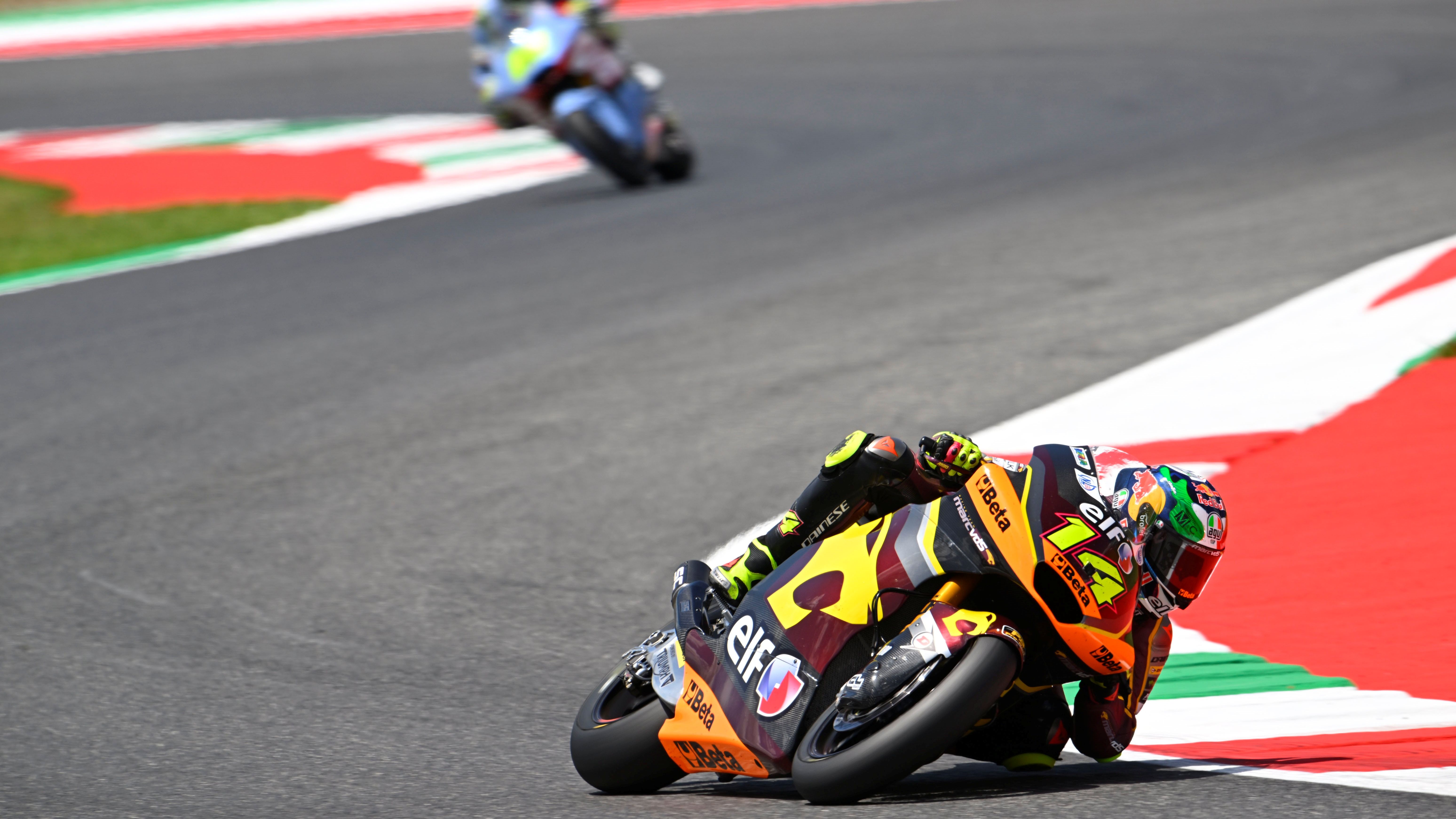 Tony Arbolino deja atrás a Filip Salac, Moto2 Mugello 2023