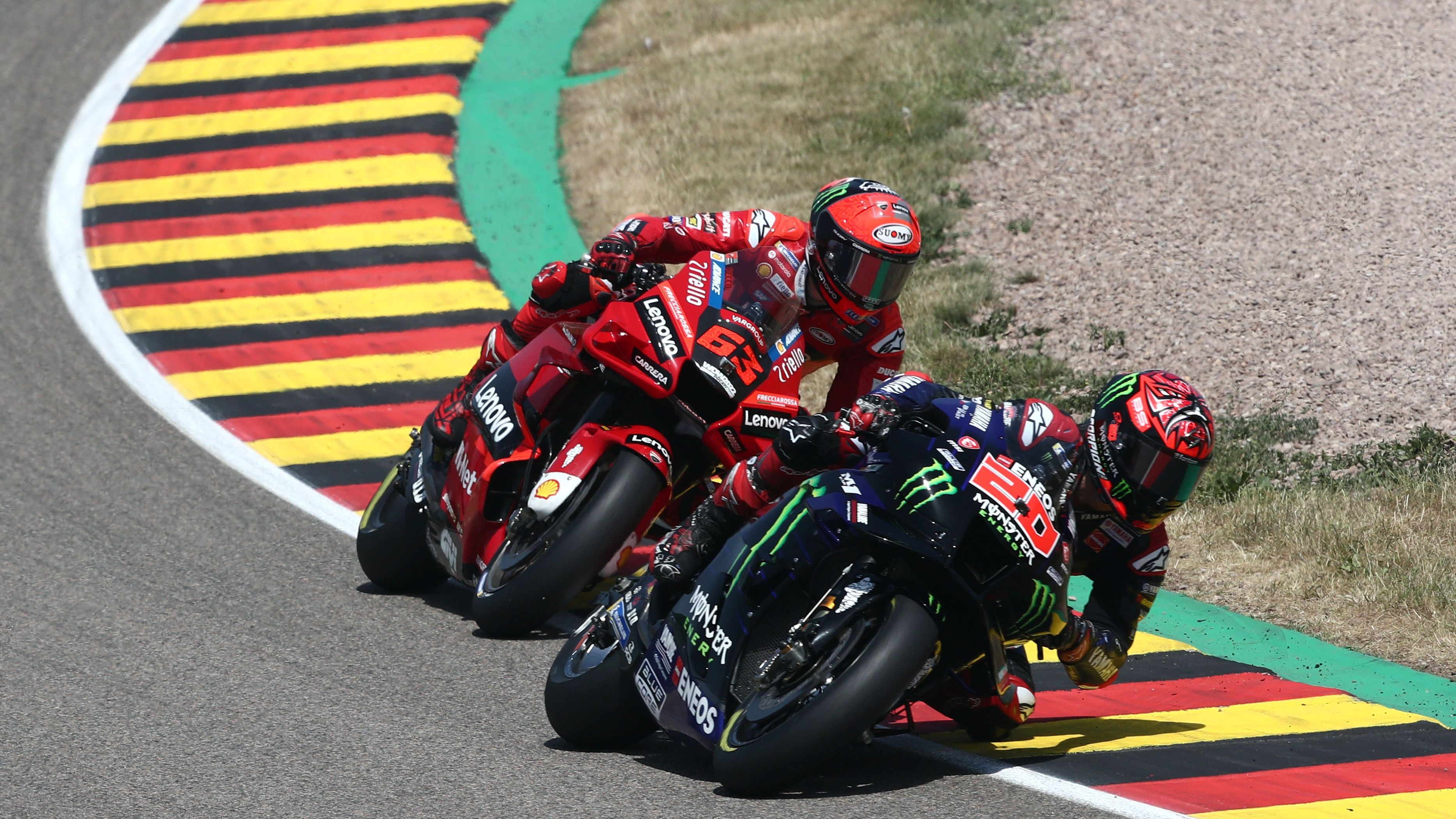 Fabio Quartararo con Pecco Bagnaia totalmente pegado en la carrera del año pasado de MotoGP en Sachsenring