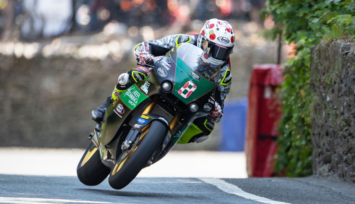 Pierre Yves Bian logró en Supertwin su primer podio en el IOMTT Pierre Yves Bian logró en Supertwin su primer podio en el IOMTT