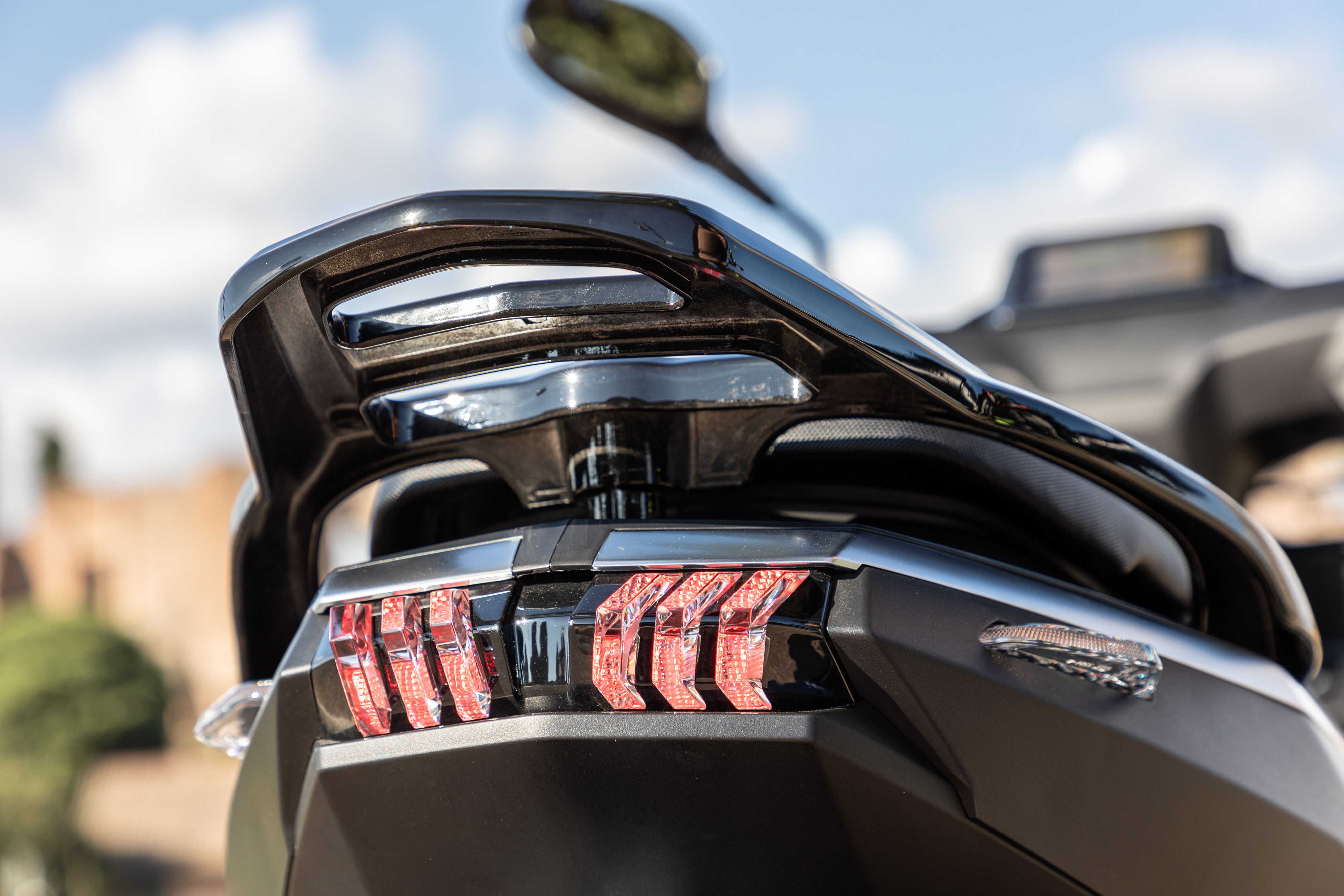 peugeot tweet 125 detalles (12)