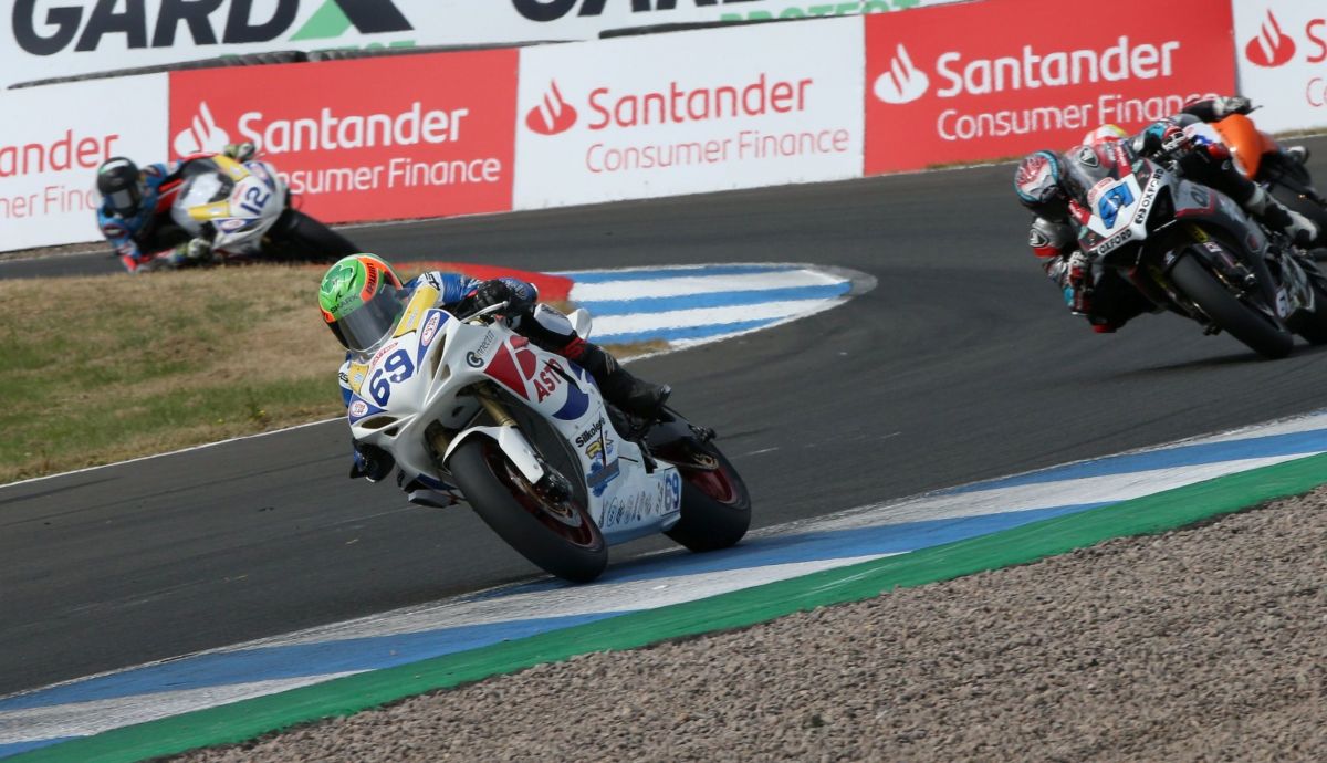 Rhys Irwin logró su primera victoria en el British Supersport